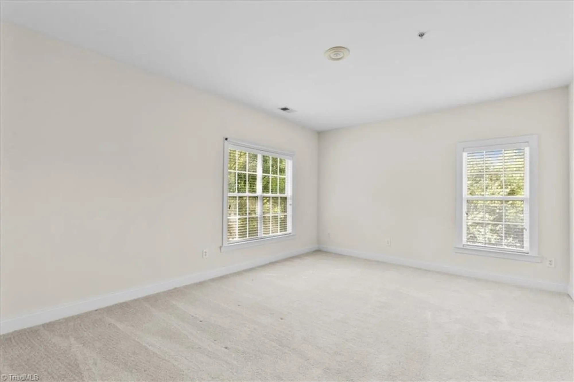Property Slideshow image 19 of 39 | 524 college rd apt 306, Greensboro, NC, 27410