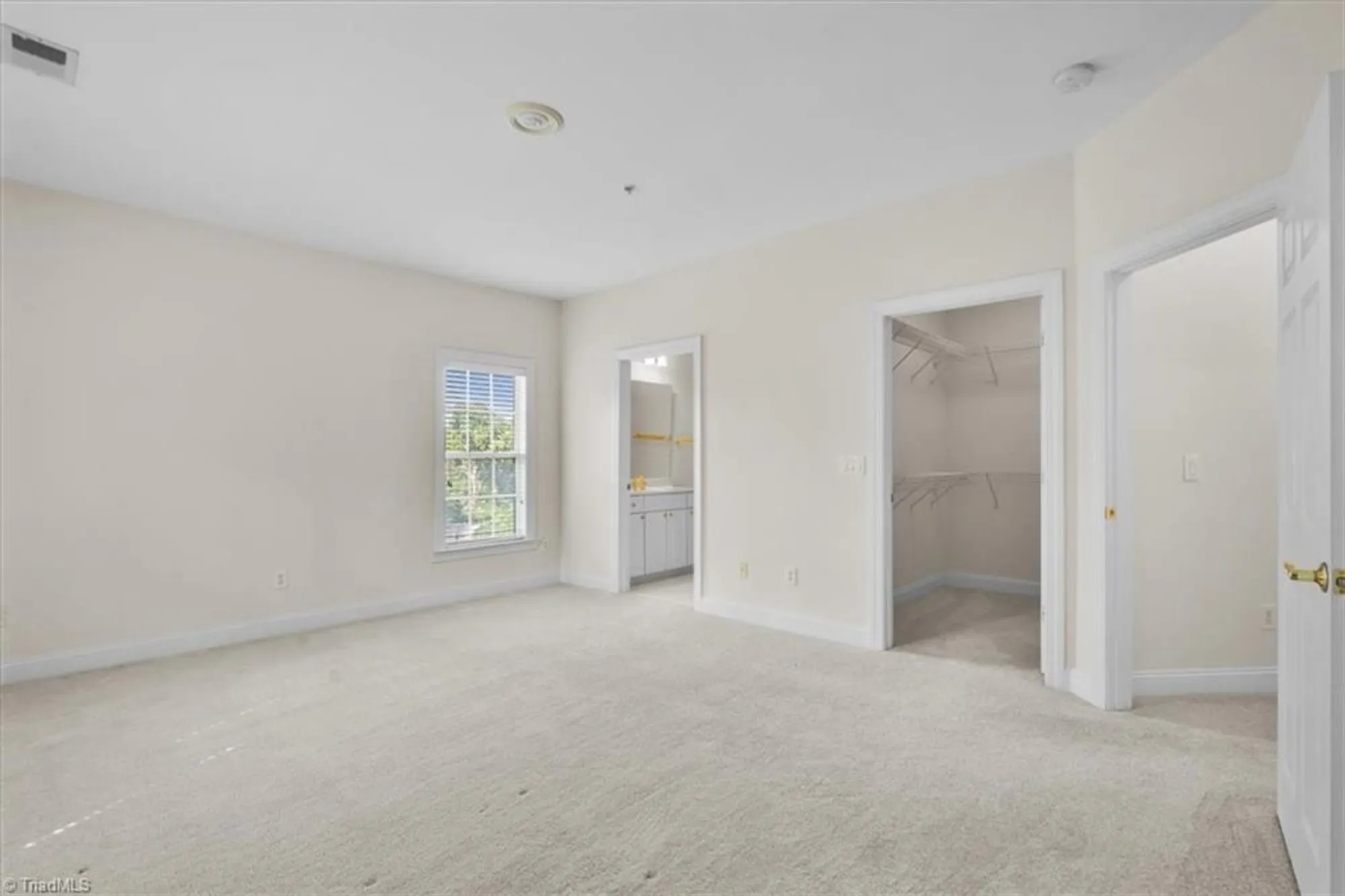 Property Slideshow image 21 of 39 | 524 college rd apt 306, Greensboro, NC, 27410