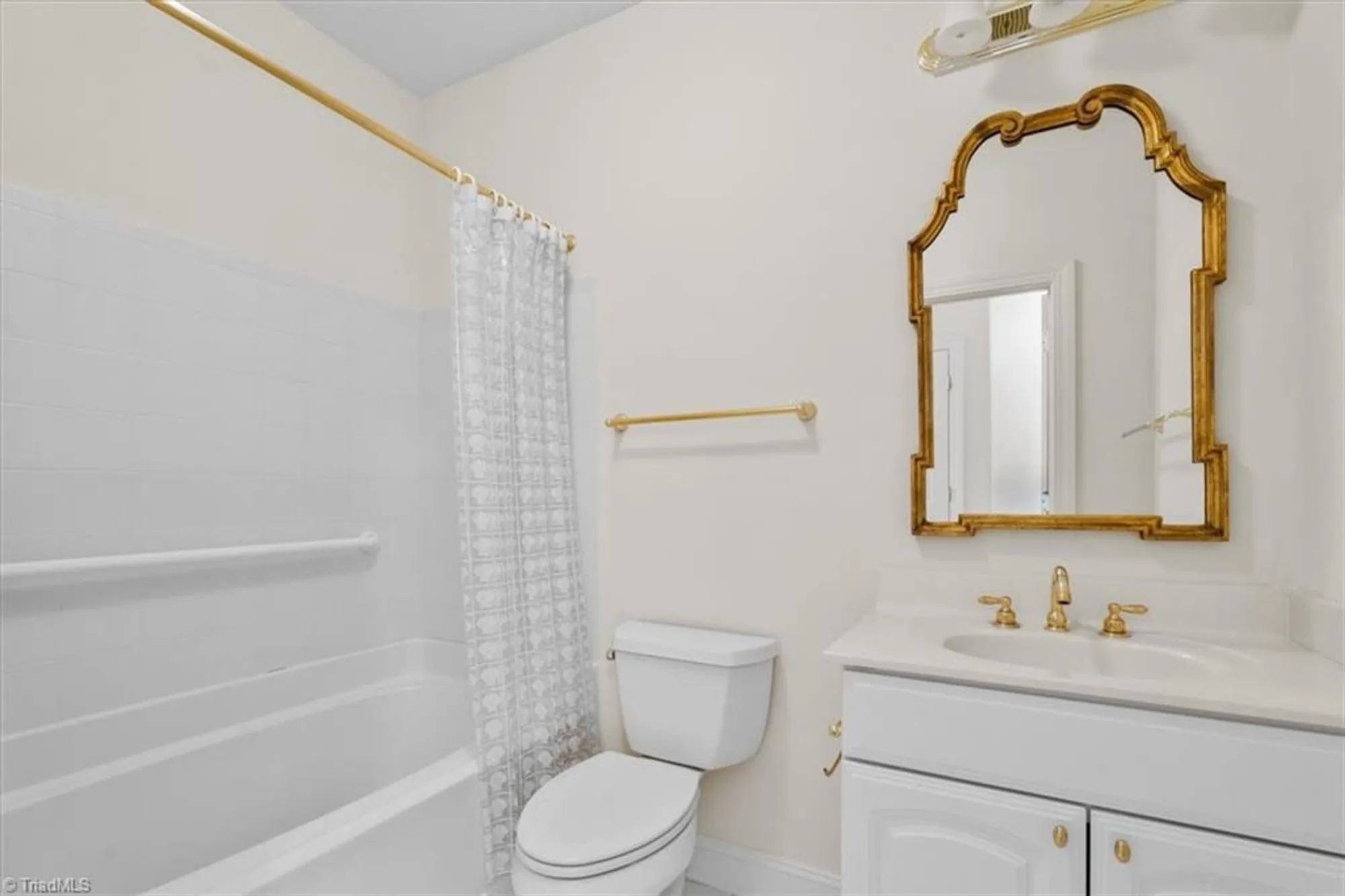 Property Slideshow image 27 of 39 | 524 college rd apt 306, Greensboro, NC, 27410
