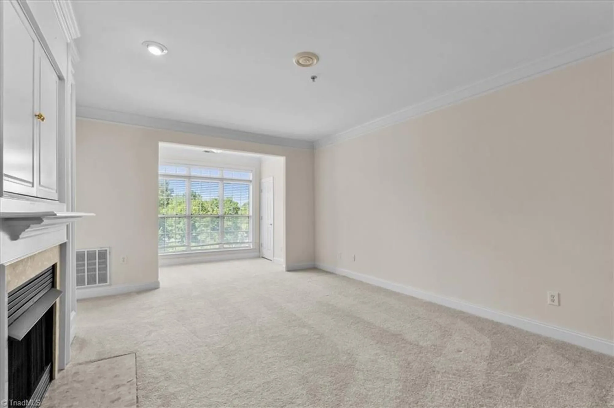 Property Slideshow image 7 of 39 | 524 college rd apt 306, Greensboro, NC, 27410