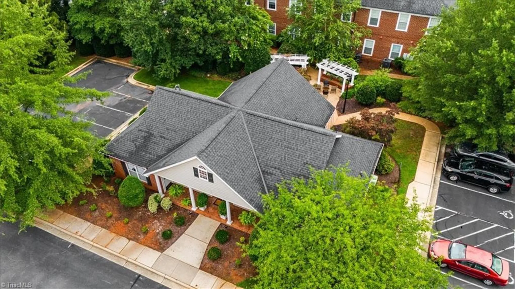 Property Slideshow image 32 of 39 | 524 college rd apt 306, Greensboro, NC, 27410