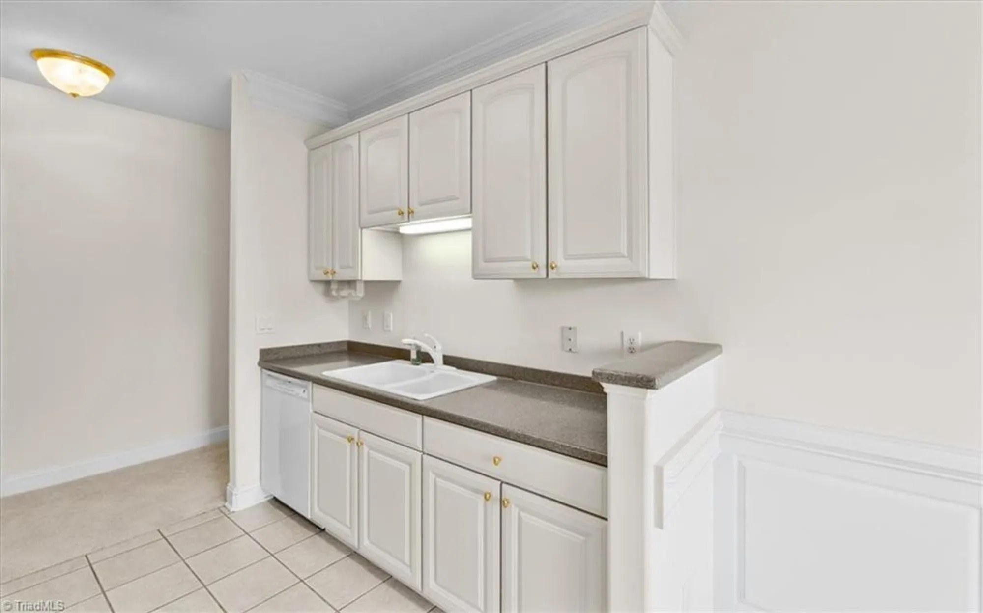 Property Slideshow image 9 of 39 | 524 college rd apt 306, Greensboro, NC, 27410
