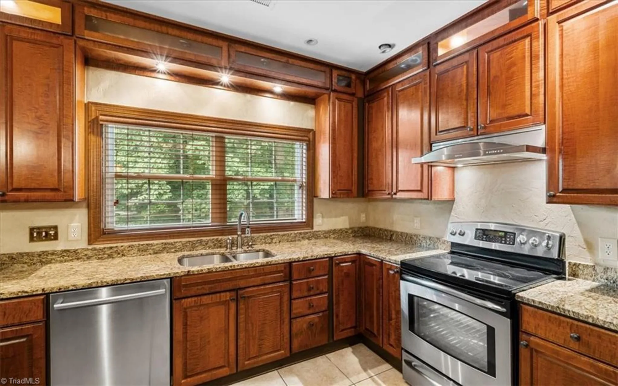 Property Slideshow image 16 of 39 | 10 indigo lake ter p, Greensboro, NC, 27455