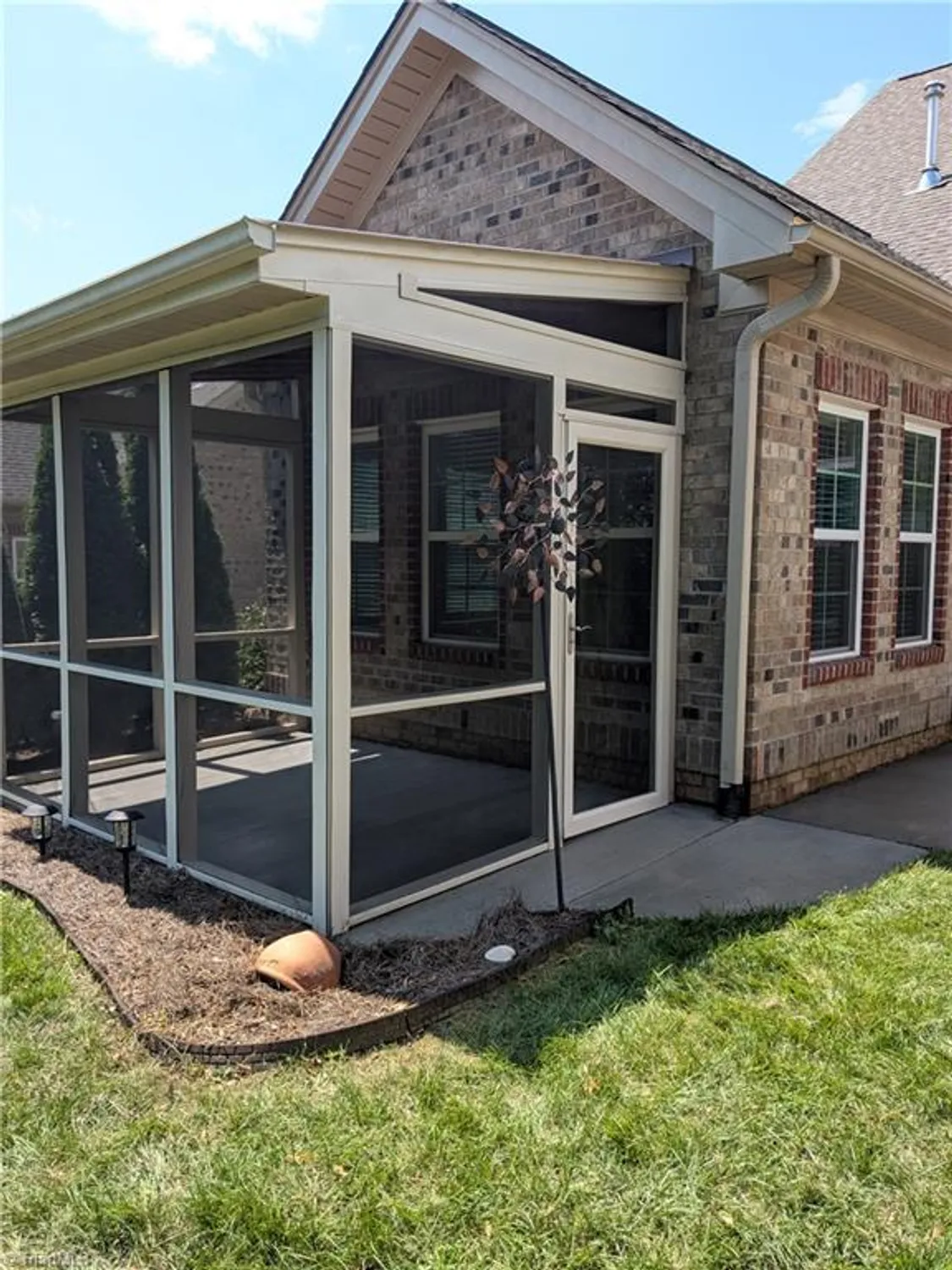 Property Slideshow image 35 of 36 | 405 zurich ct, Winston Salem, NC, 27127