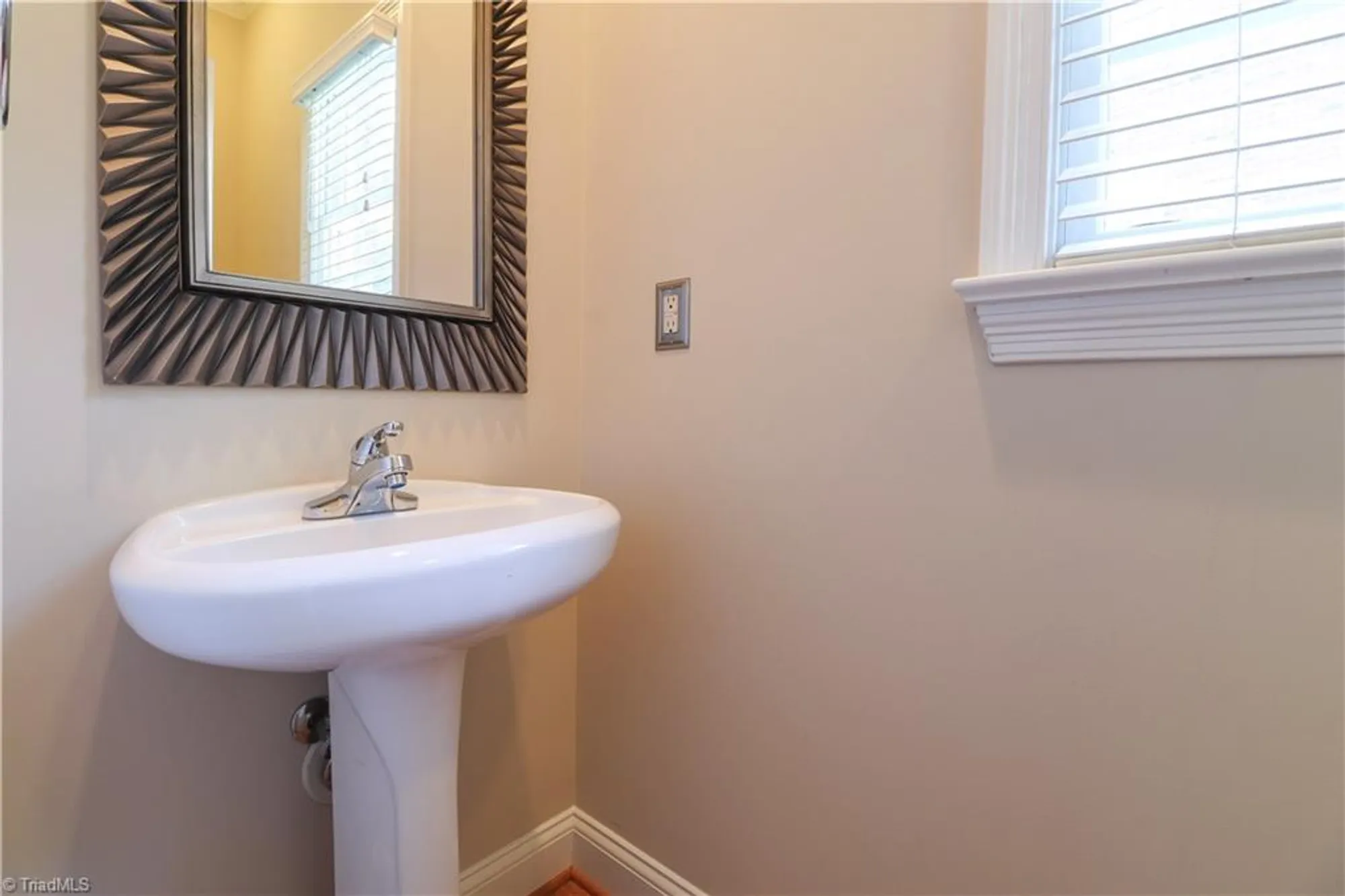 Property Slideshow image 13 of 44 | 22 dutchmans pipe, Greensboro, NC, 27455