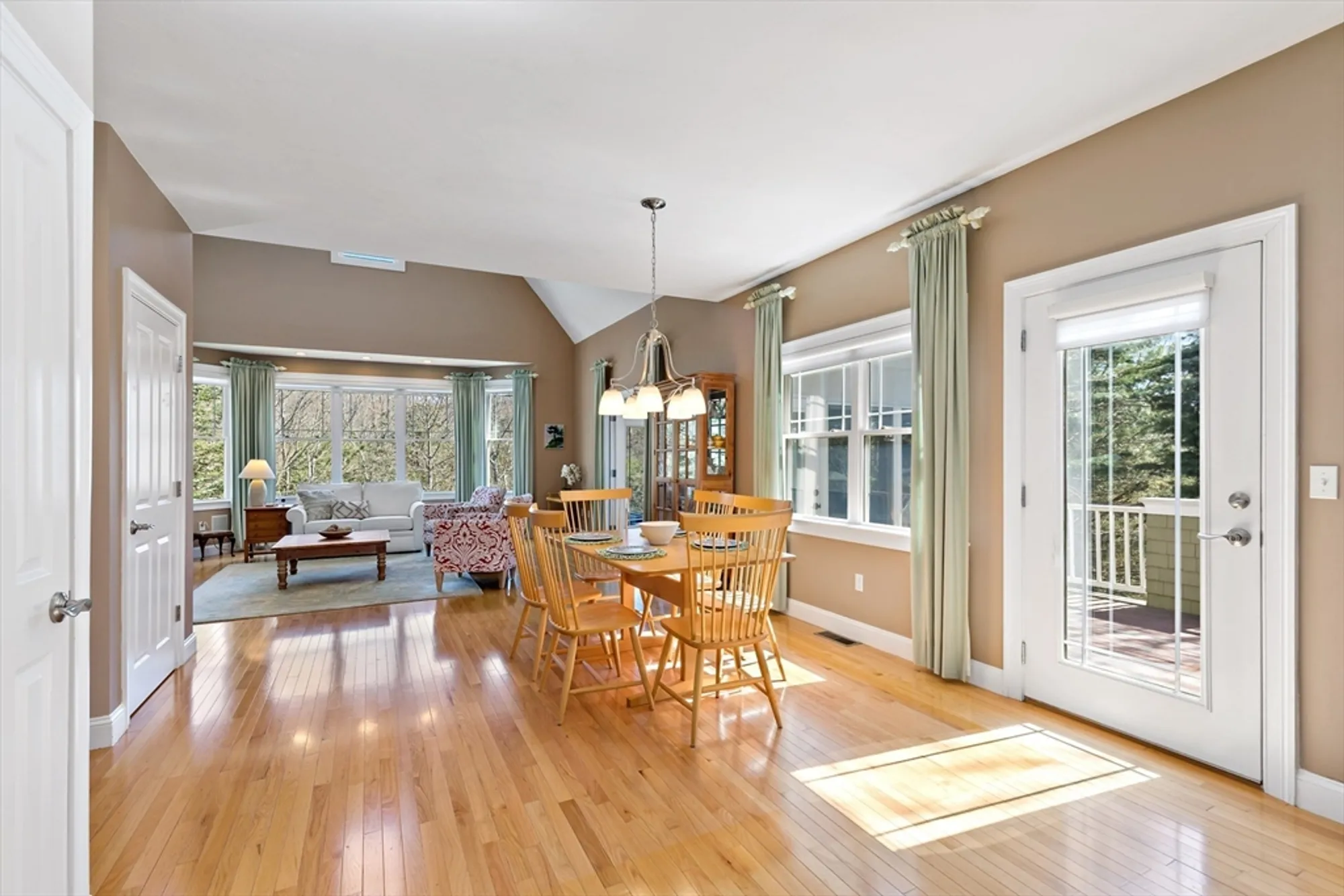 Property Slideshow image 7 of 24 | 9 aberdeen # 9, Plymouth, MA, 02360