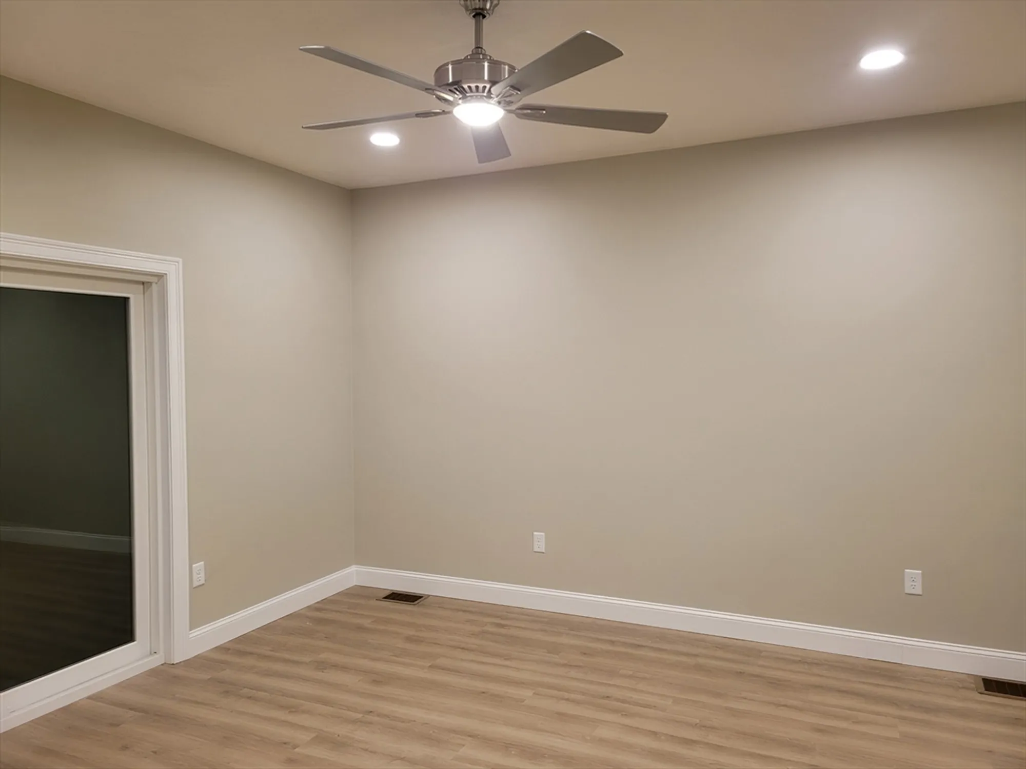 Property Slideshow image 4 of 7 | 6 fidelity dr # 3, Rutland, MA, 01543