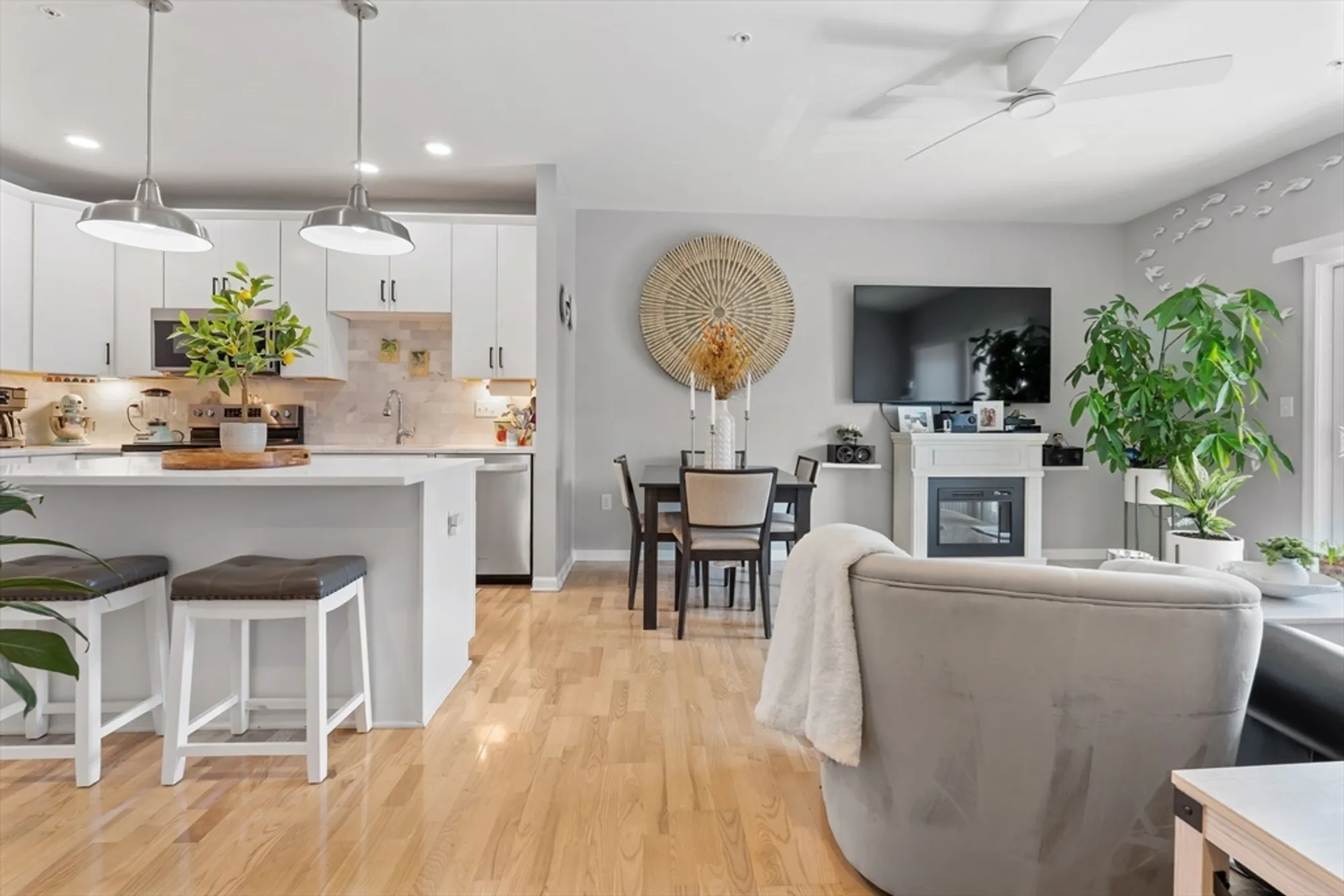 Property Slideshow image 6 of 39 | 12302 peters farm way # 302, Westborough, MA, 01581