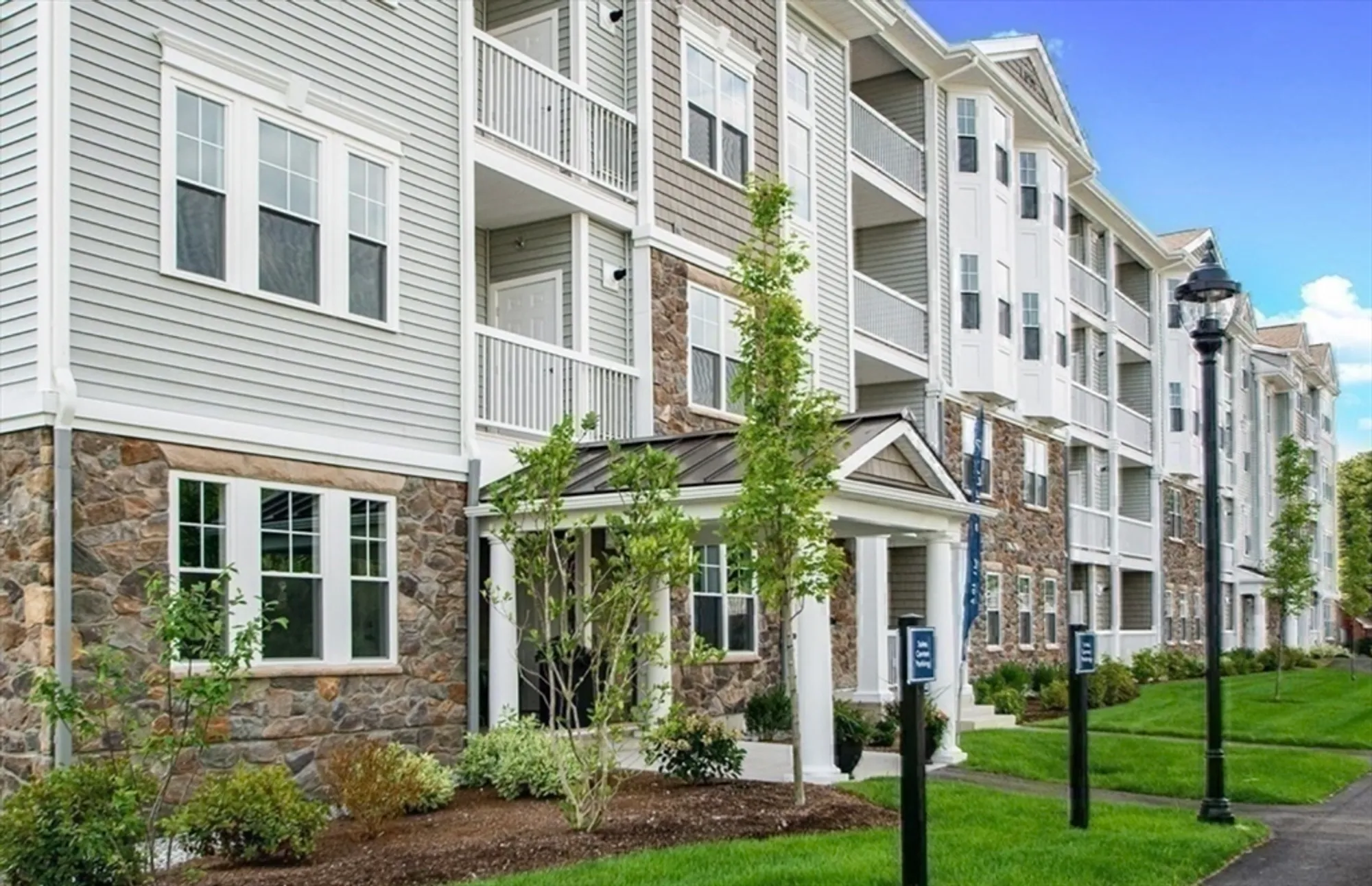 Property Slideshow image 1 of 13 | 300 martins lndg apt 107, North Reading, MA, 01864
