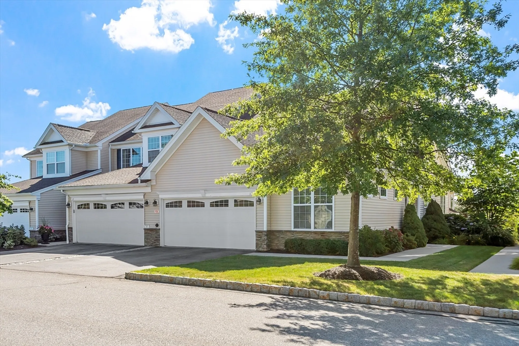 Property Slideshow image 3 of 38 | 13 wilshire way # 13, Marlborough, MA, 01752