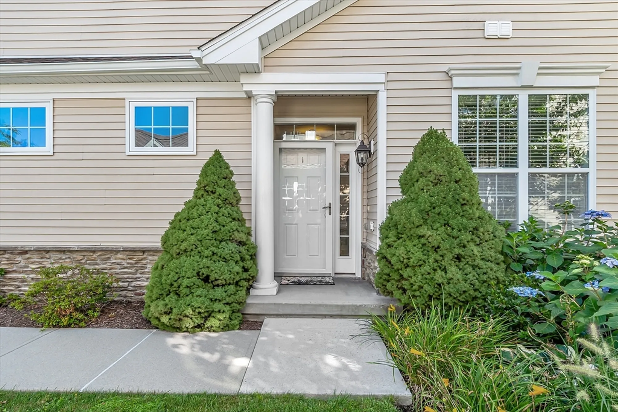 Property Slideshow image 5 of 38 | 13 wilshire way # 13, Marlborough, MA, 01752