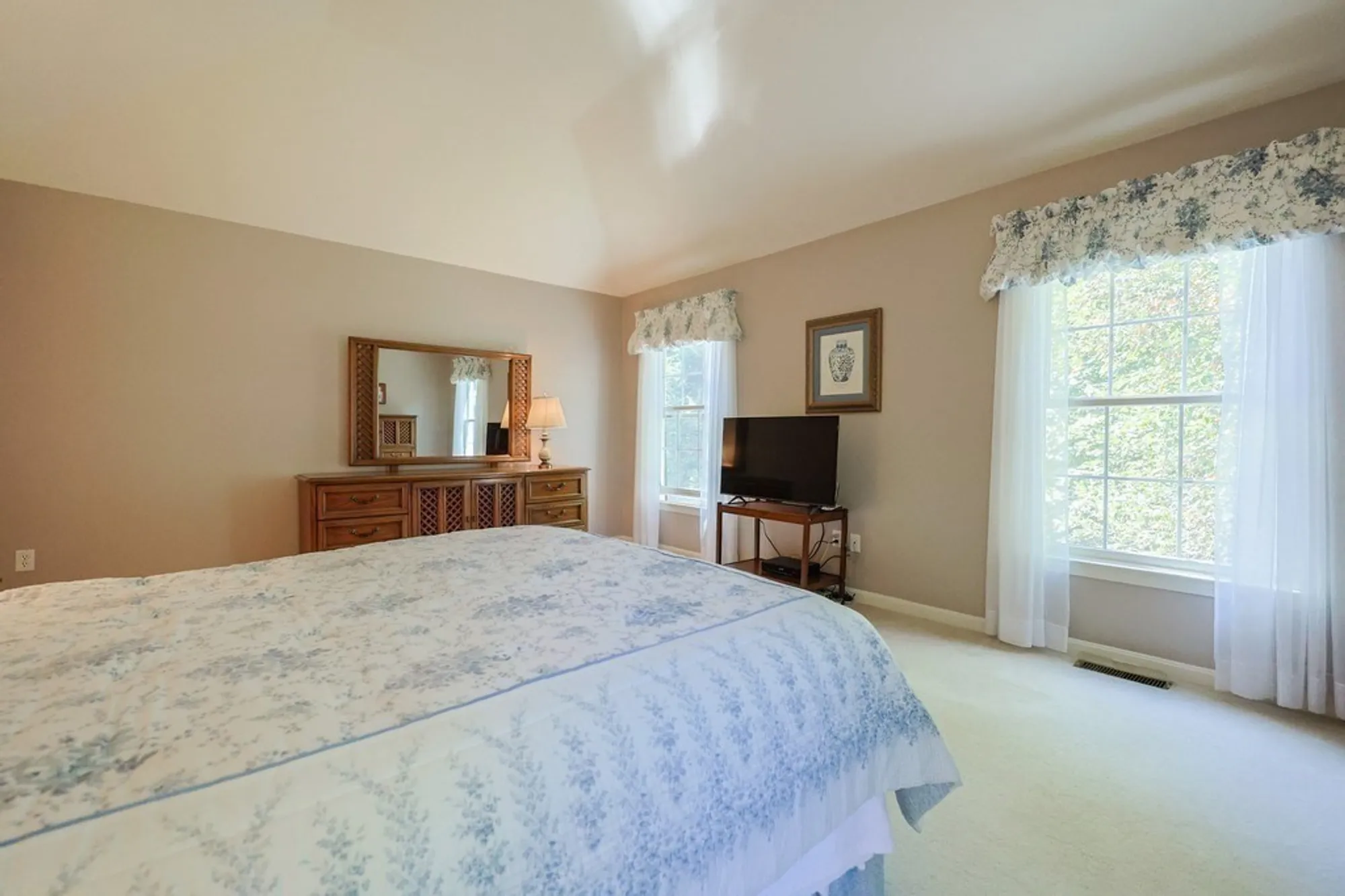 Property Slideshow image 22 of 31 | 9 shaker way # 9, Westborough, MA, 01581