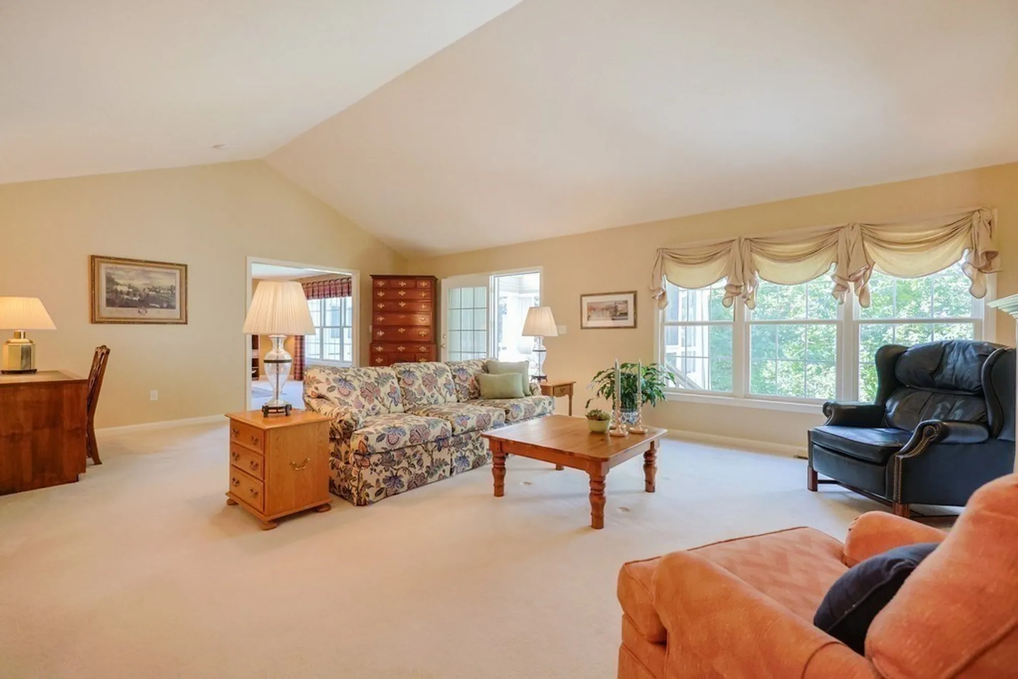 Property Slideshow image 5 of 31 | 9 shaker way # 9, Westborough, MA, 01581