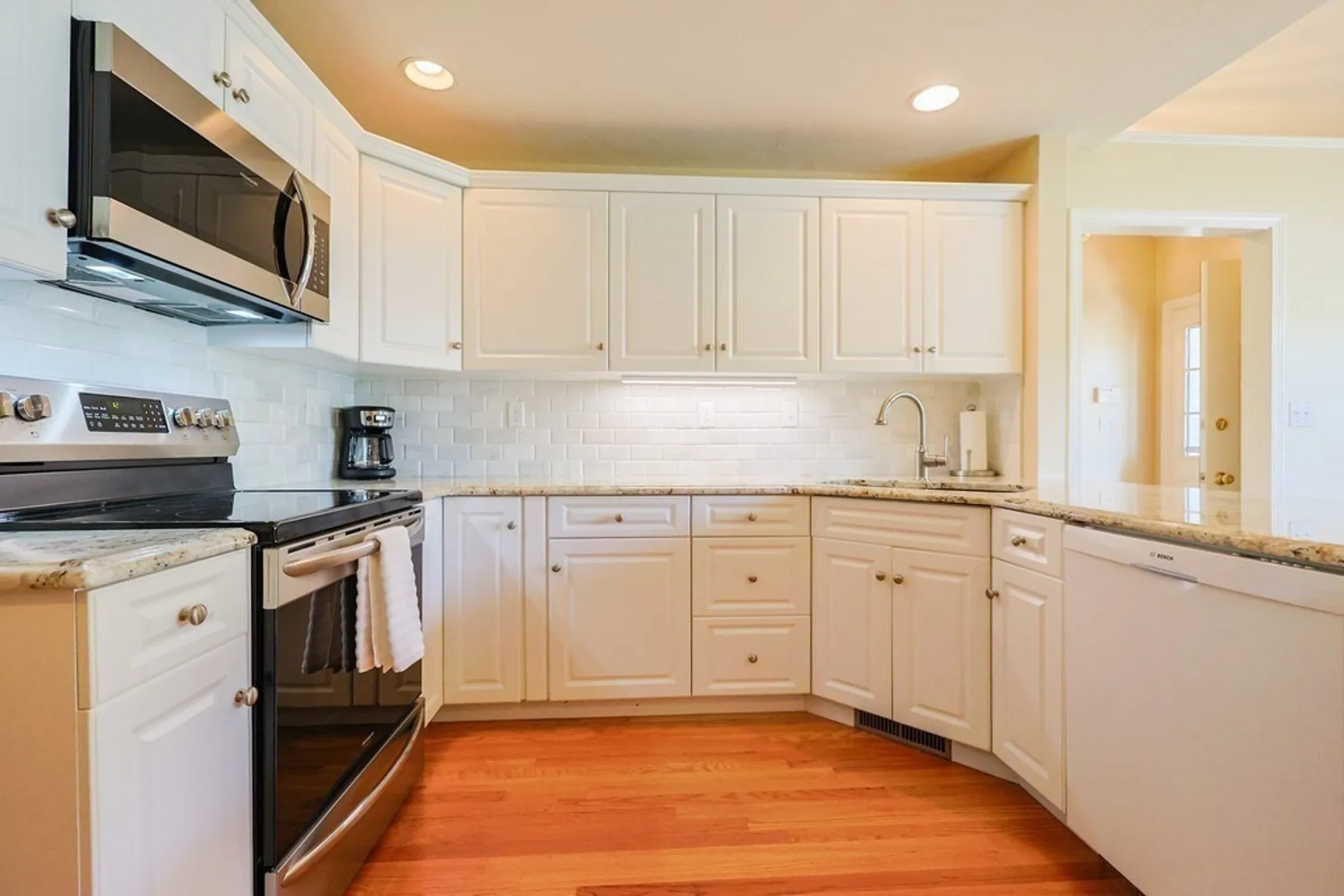 Property Slideshow image 9 of 31 | 9 shaker way # 9, Westborough, MA, 01581