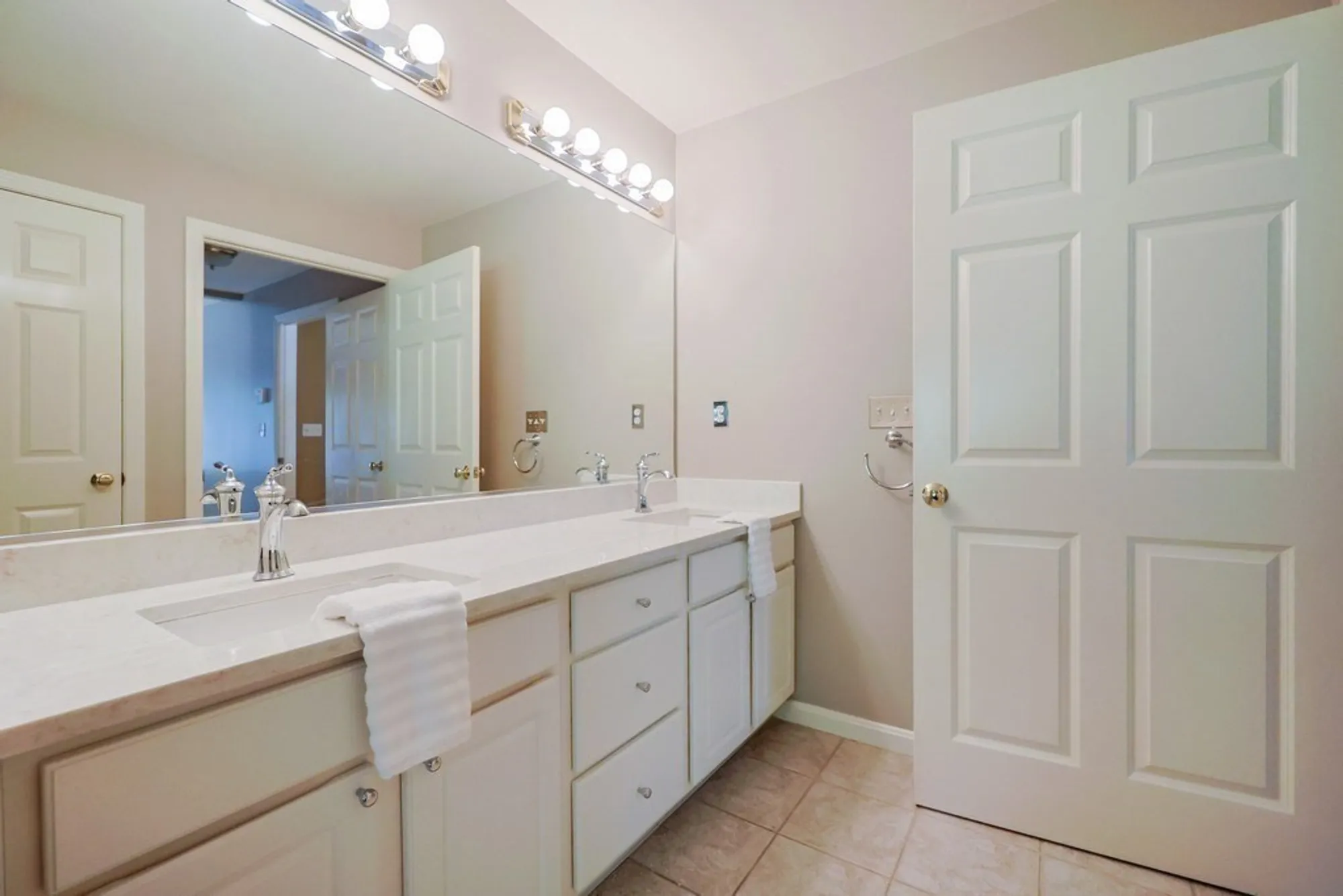 Property Slideshow image 24 of 31 | 9 shaker way # 9, Westborough, MA, 01581
