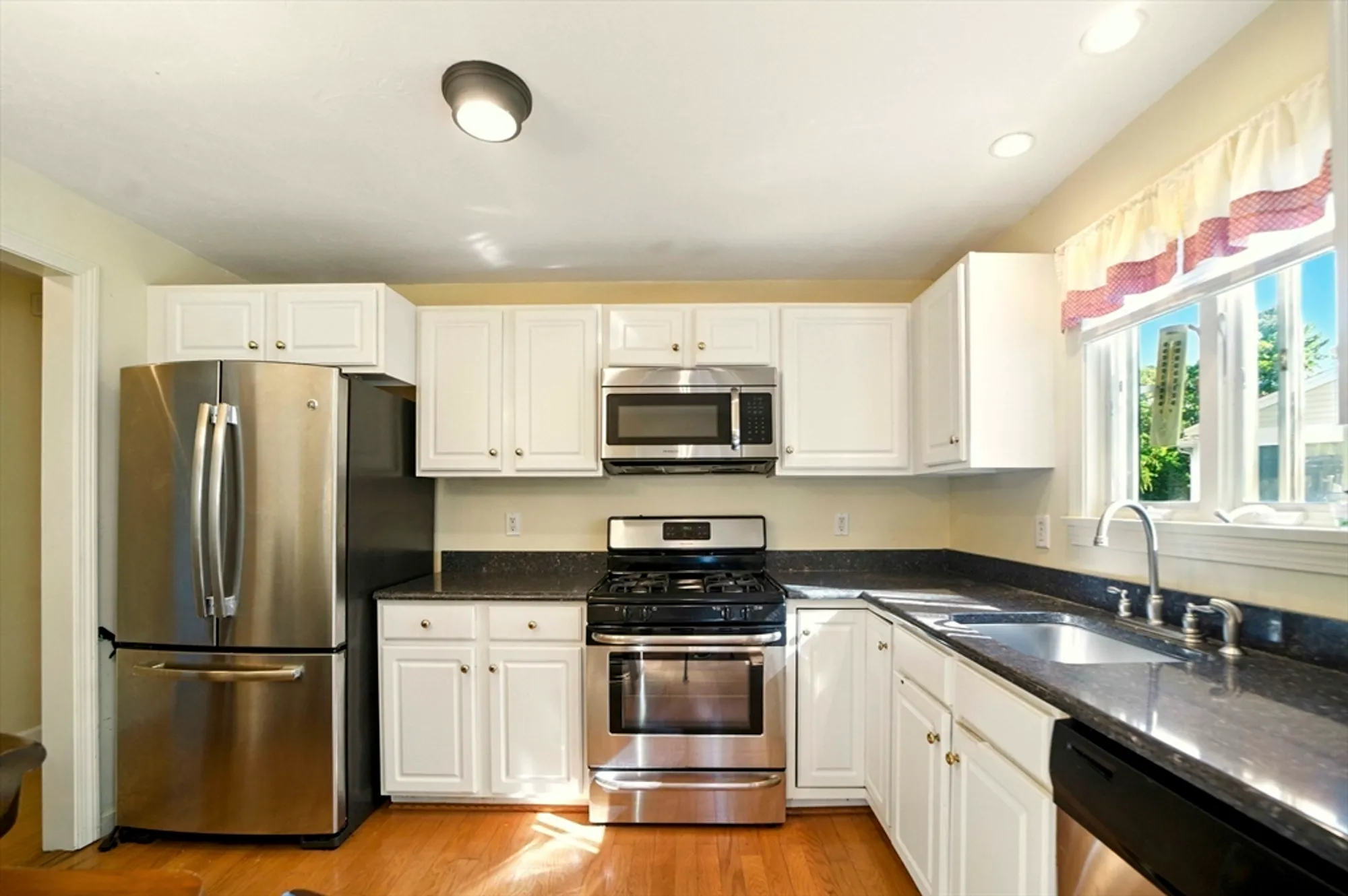 Property Slideshow image 4 of 35 | 14 sandview ter # 14, Mashpee, MA, 02649