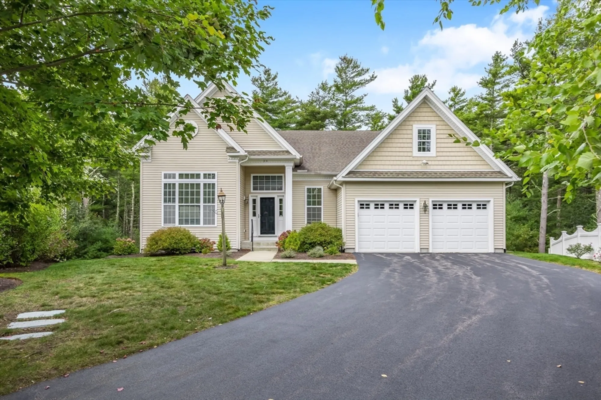 Property Slideshow image 2 of 33 | 39 woodsong, Plymouth, MA, 02360