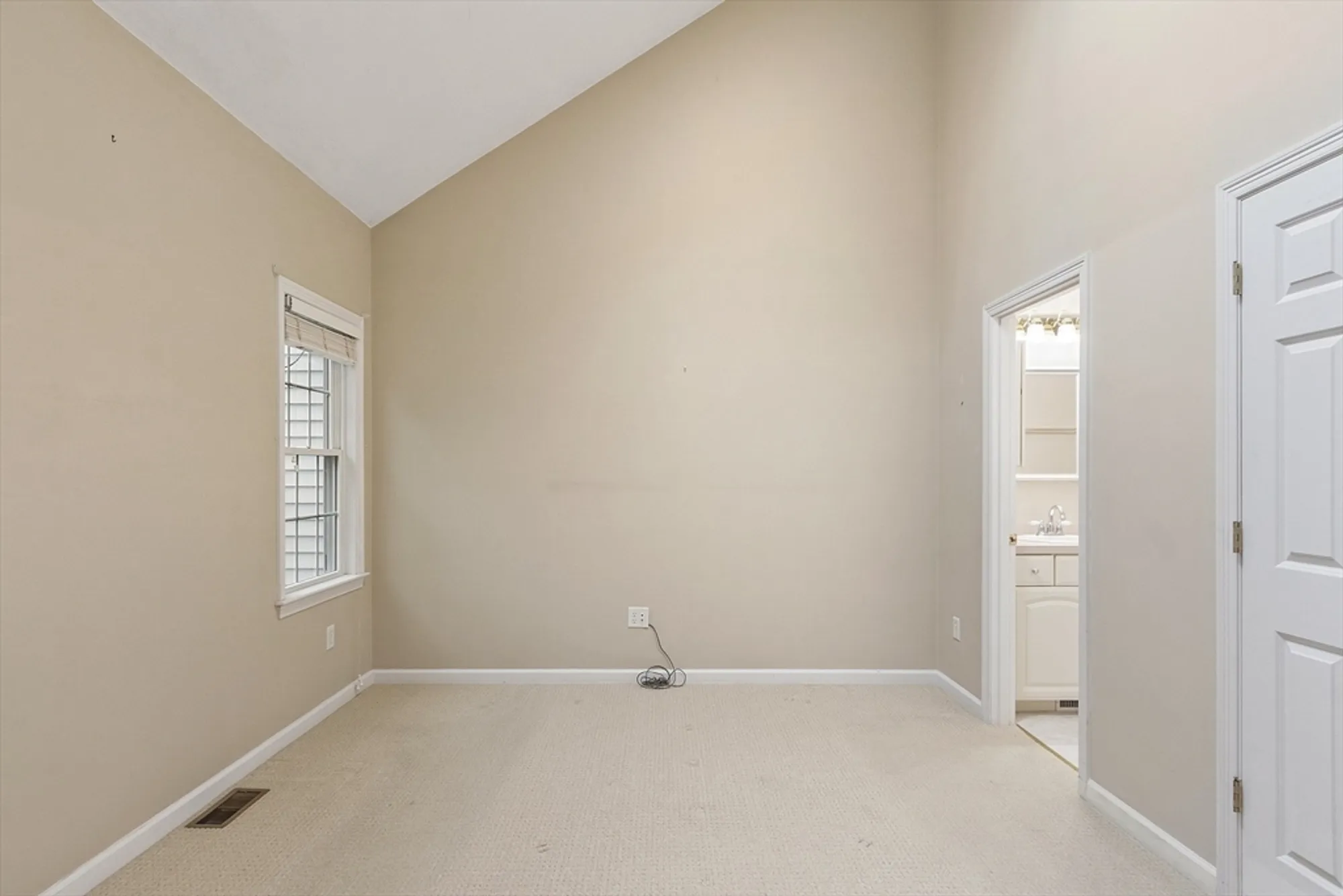 Property Slideshow image 15 of 36 | 453 blue heron dr # 453, Lancaster, MA, 01523