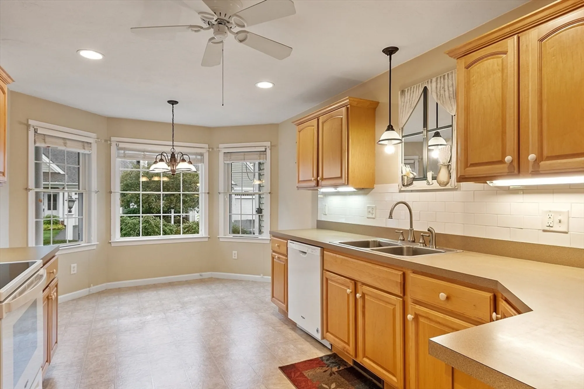 Property Slideshow image 6 of 36 | 453 blue heron dr # 453, Lancaster, MA, 01523