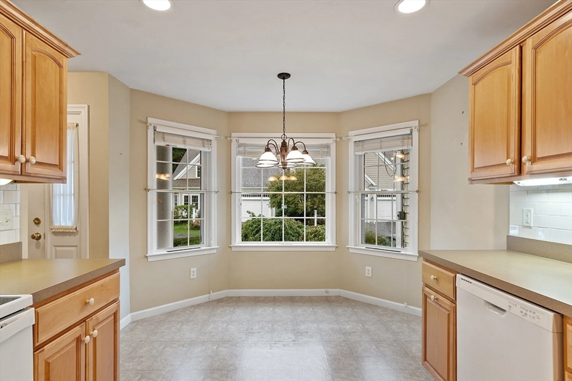 Property Slideshow image 7 of 36 | 453 blue heron dr # 453, Lancaster, MA, 01523