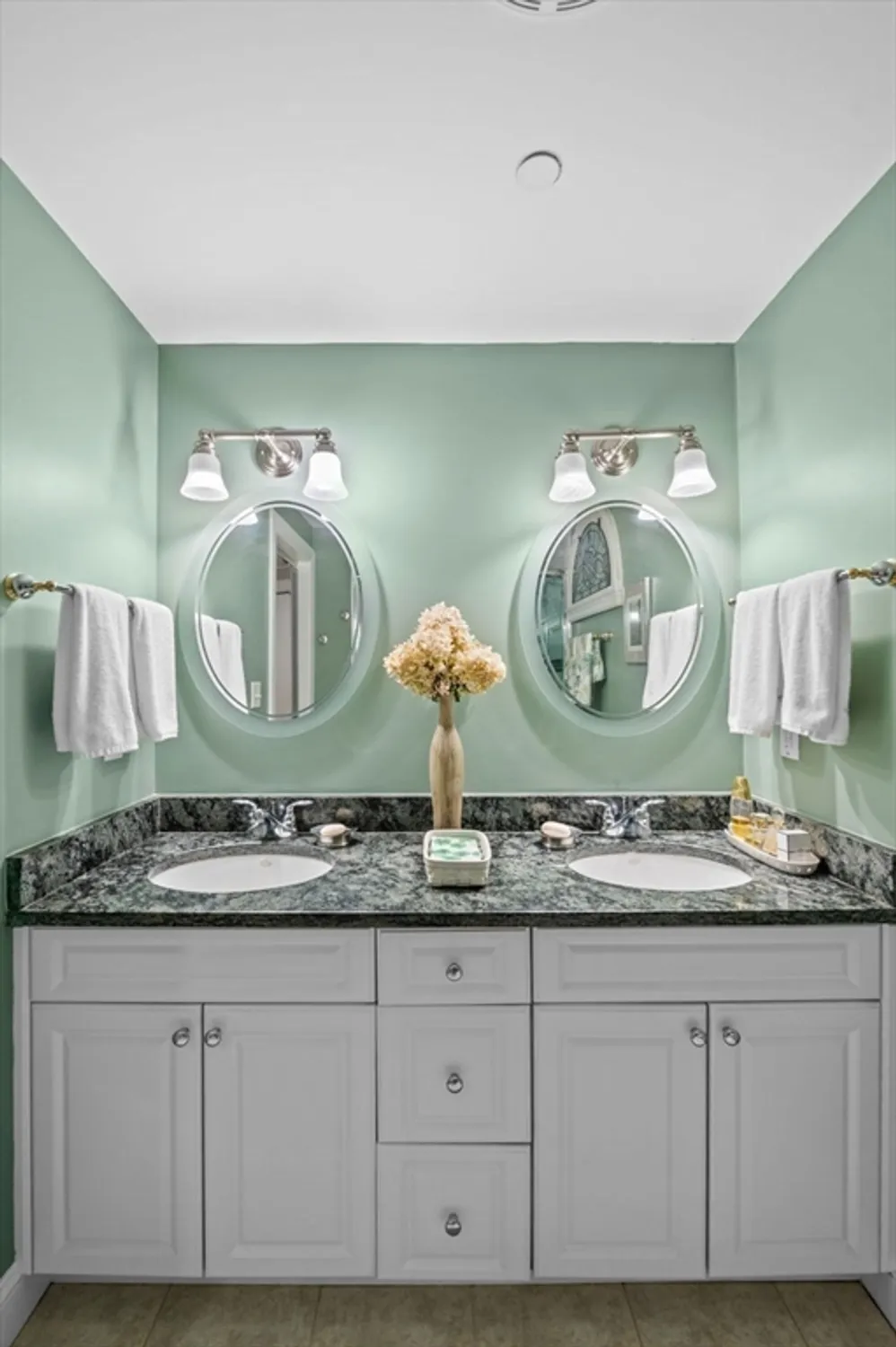 Property Slideshow image 19 of 42 | 60 merrimac st 604, Amesbury, MA, 01913