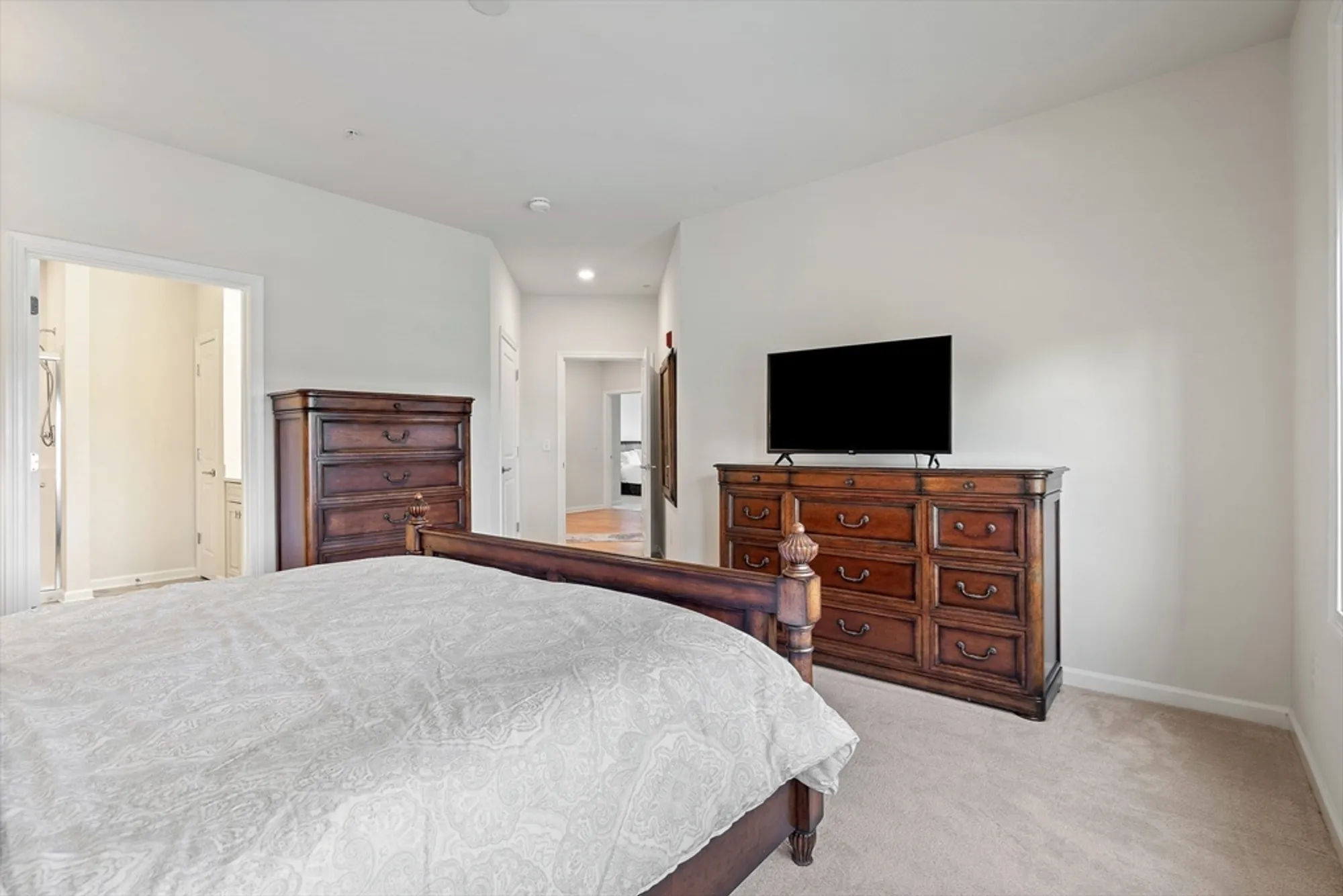 Property Slideshow image 26 of 39 | 11101 peters farm way # 101, Westborough, MA, 01581