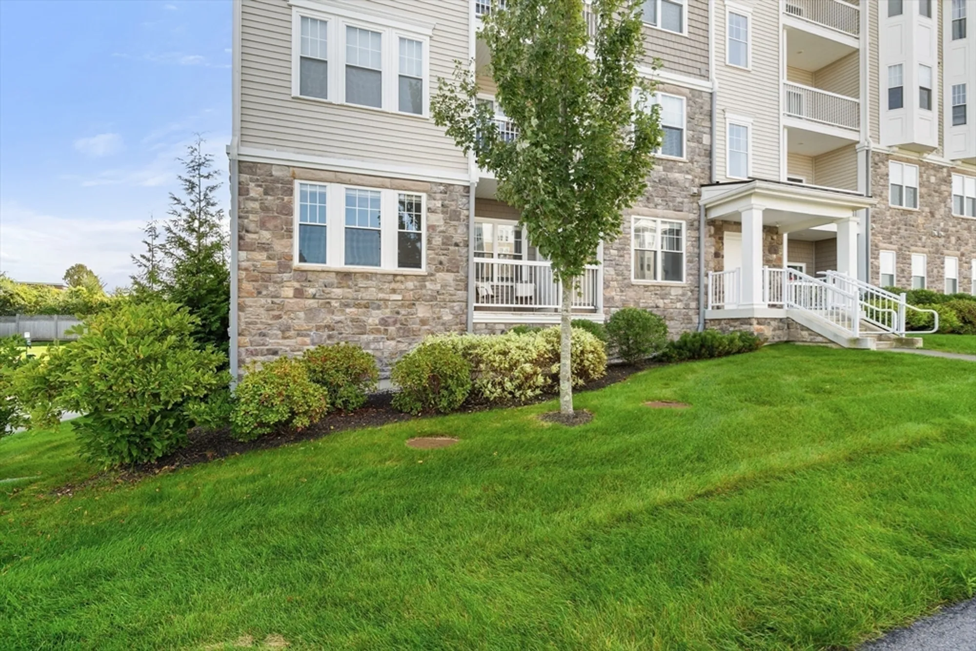 Property Slideshow image 7 of 39 | 11101 peters farm way # 101, Westborough, MA, 01581