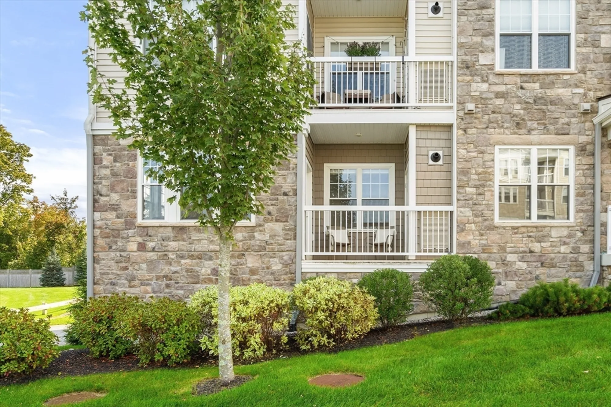 Property Slideshow image 5 of 39 | 11101 peters farm way # 101, Westborough, MA, 01581