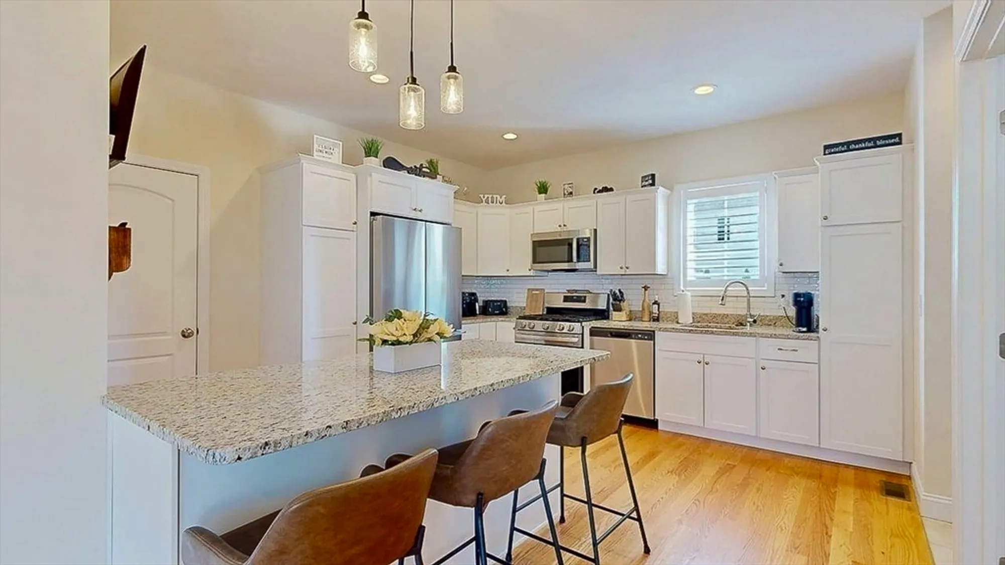 Property Slideshow image 10 of 39 | 27 tea party cir # 27, Holden, MA, 01520