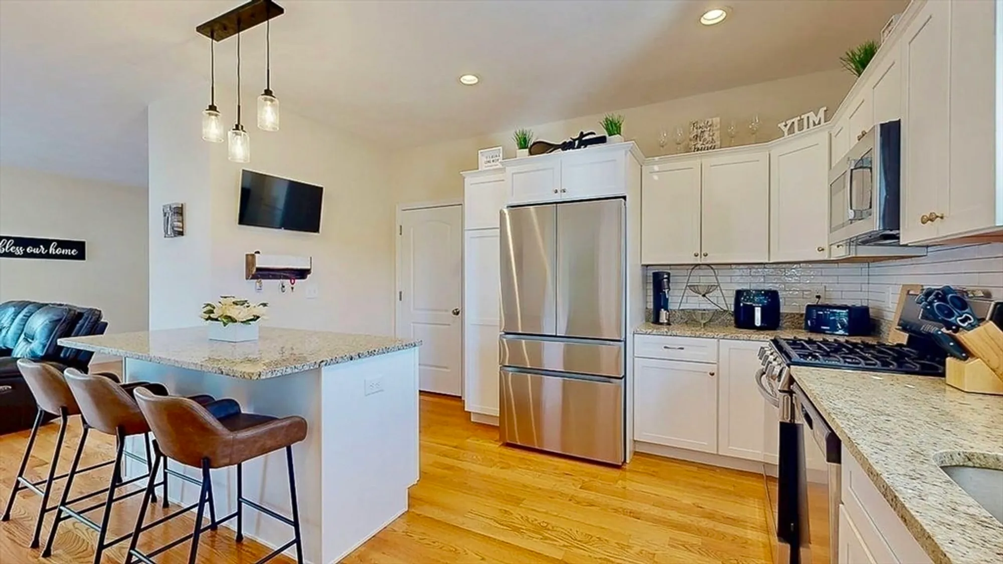 Property Slideshow image 11 of 39 | 27 tea party cir # 27, Holden, MA, 01520