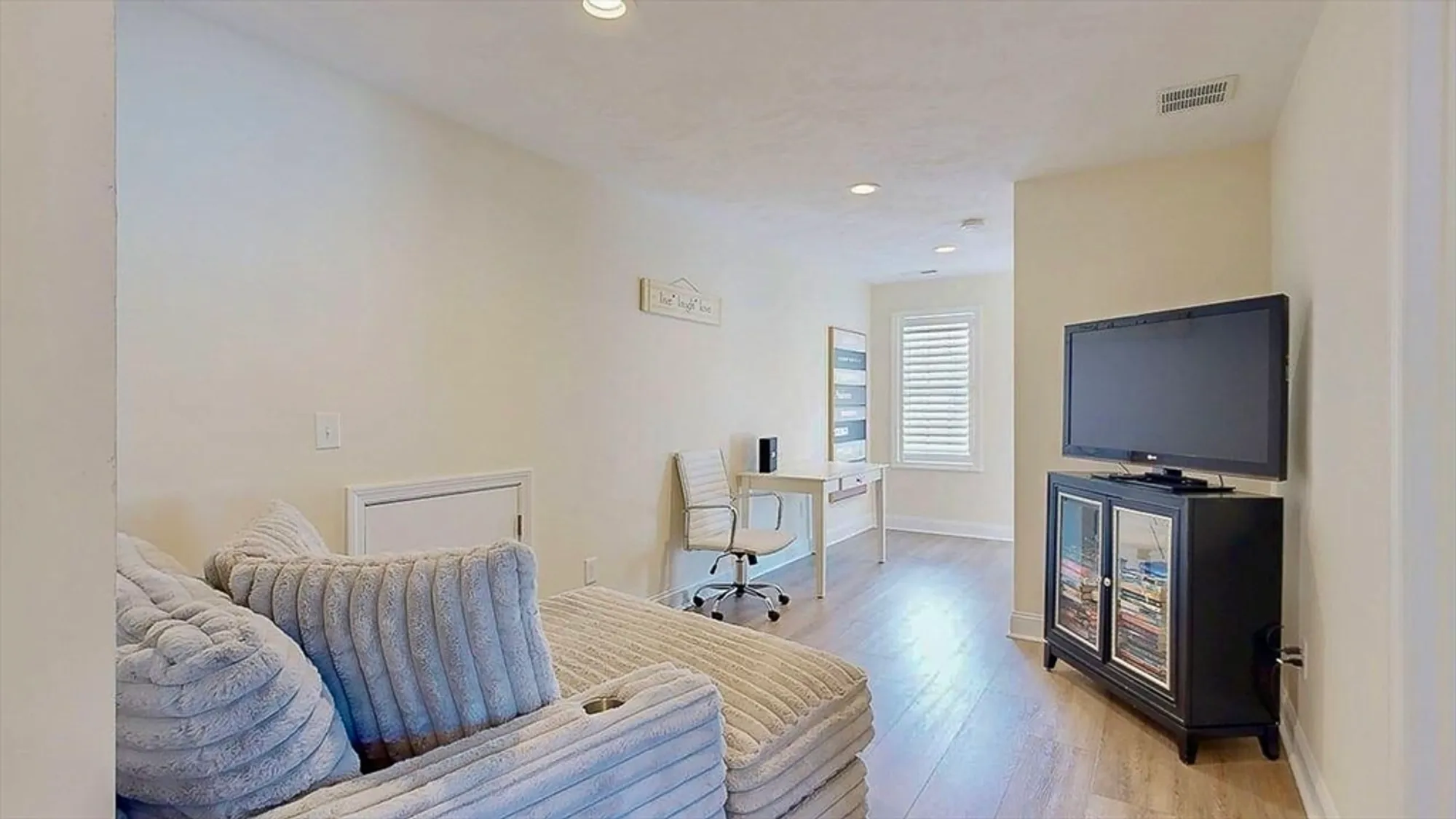 Property Slideshow image 19 of 39 | 27 tea party cir # 27, Holden, MA, 01520