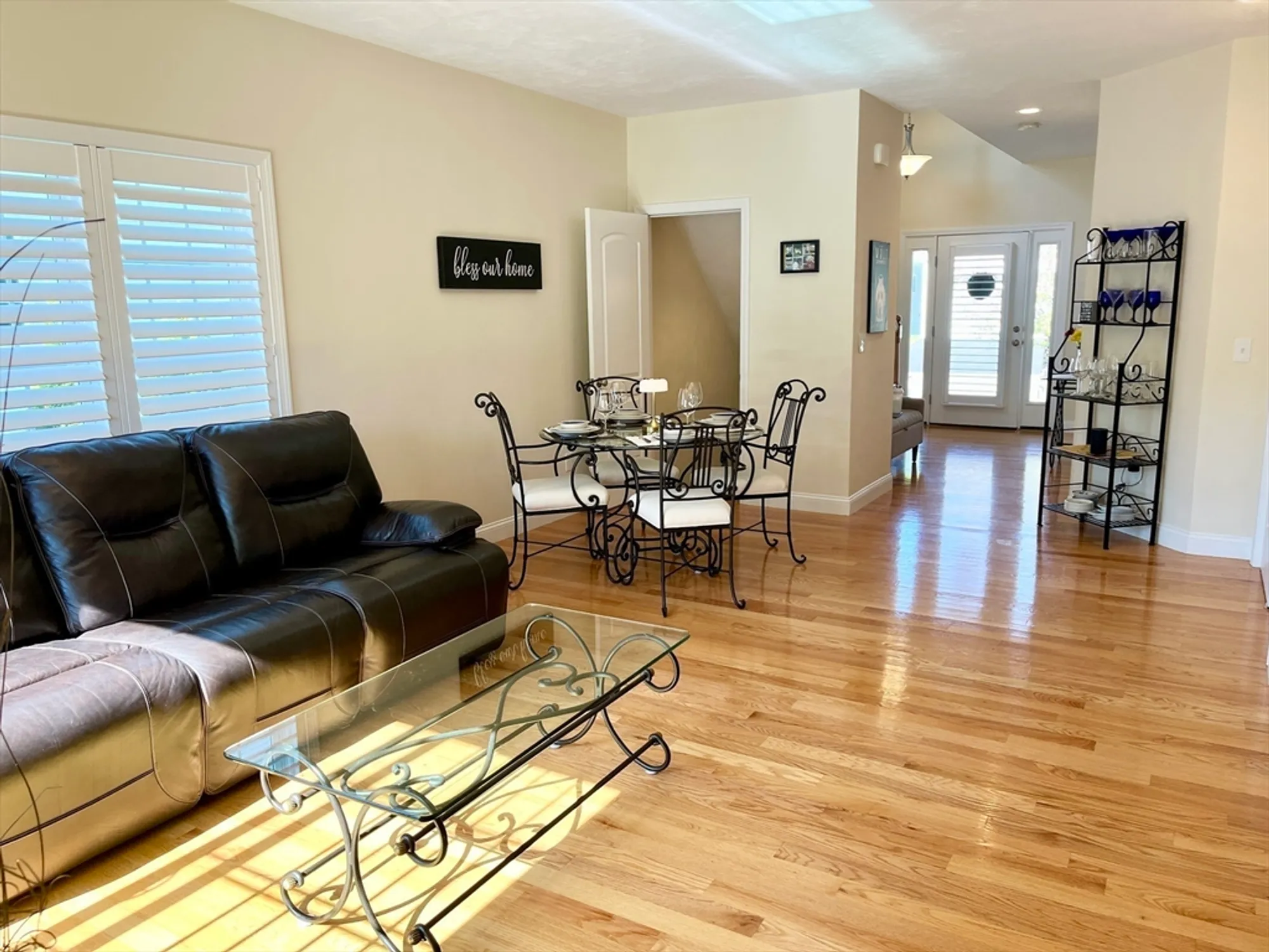 Property Slideshow image 8 of 39 | 27 tea party cir # 27, Holden, MA, 01520