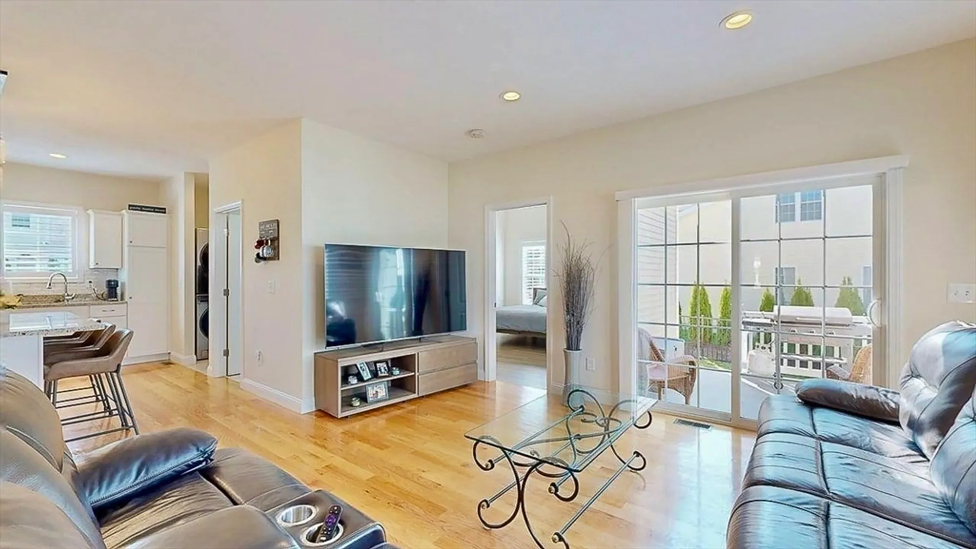 Property Slideshow image 6 of 39 | 27 tea party cir # 27, Holden, MA, 01520