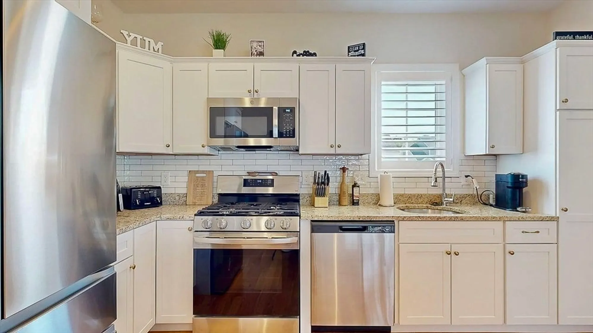 Property Slideshow image 12 of 39 | 27 tea party cir # 27, Holden, MA, 01520