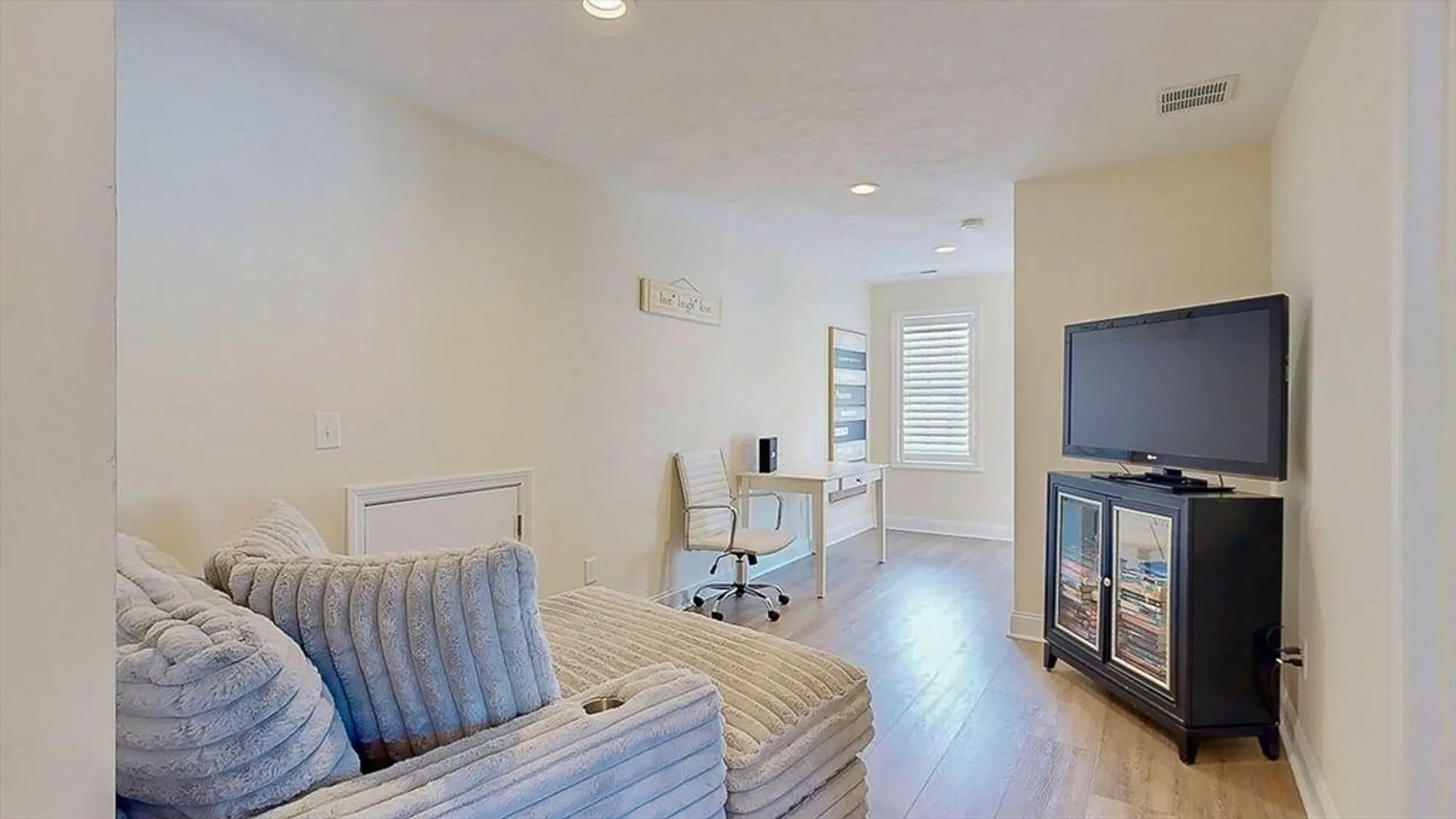 Property Slideshow image 18 of 38 | 27 tea party cir # 27, Holden, MA, 01520