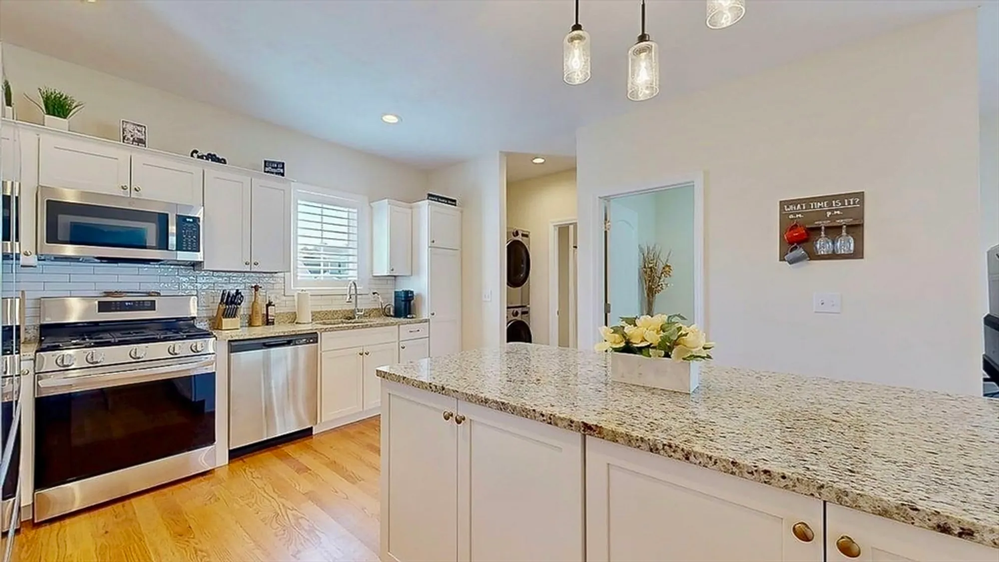 Property Slideshow image 4 of 38 | 27 tea party cir # 27, Holden, MA, 01520