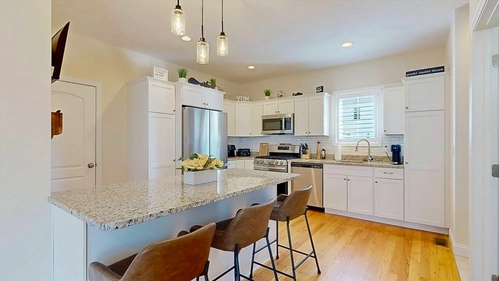 Property Slideshow image 8 of 38 | 27 tea party cir # 27, Holden, MA, 01520