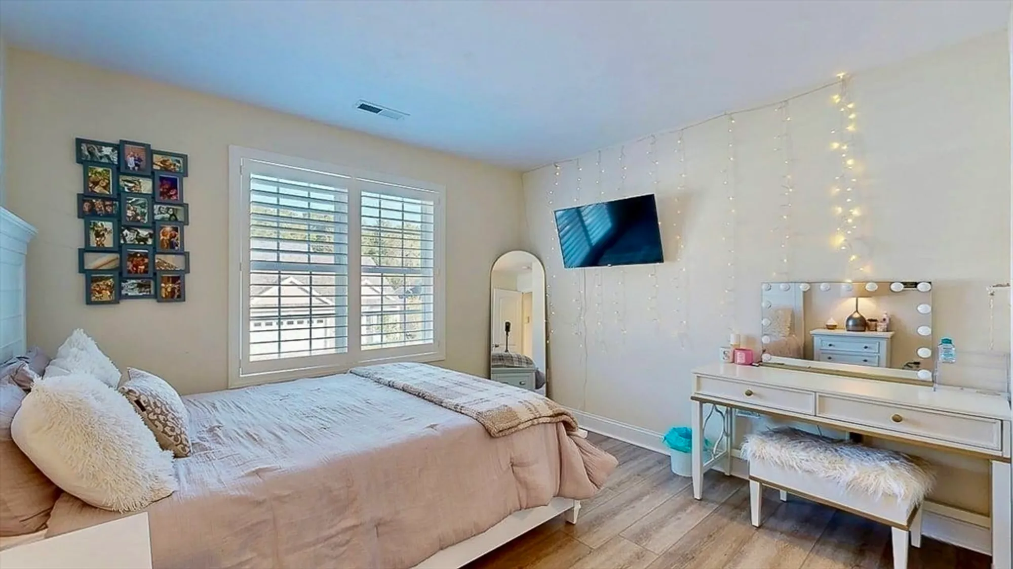 Property Slideshow image 25 of 38 | 27 tea party cir # 27, Holden, MA, 01520