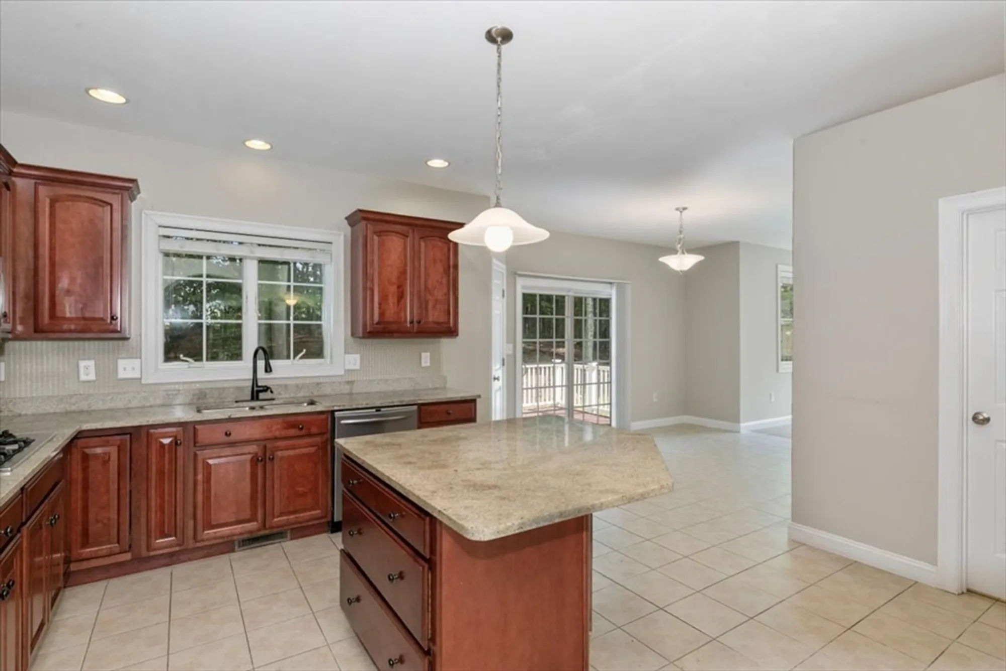 Property Slideshow image 15 of 42 | 13 hastings cir, Methuen, MA, 01844