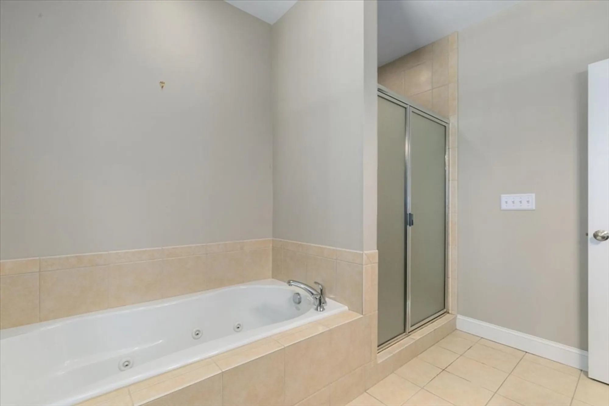 Property Slideshow image 25 of 42 | 13 hastings cir, Methuen, MA, 01844