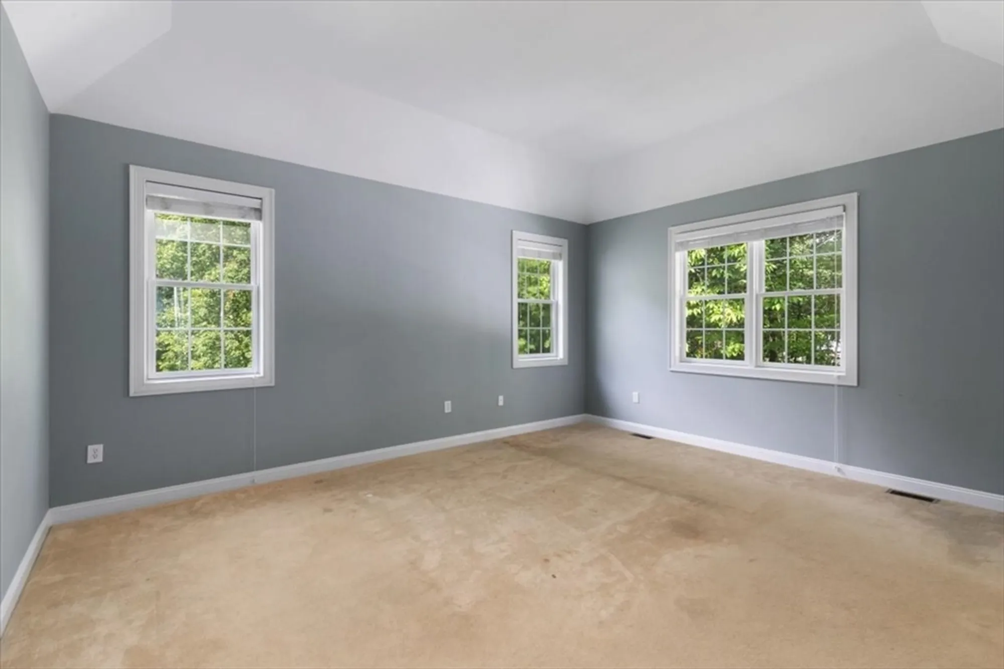 Property Slideshow image 21 of 42 | 13 hastings cir, Methuen, MA, 01844