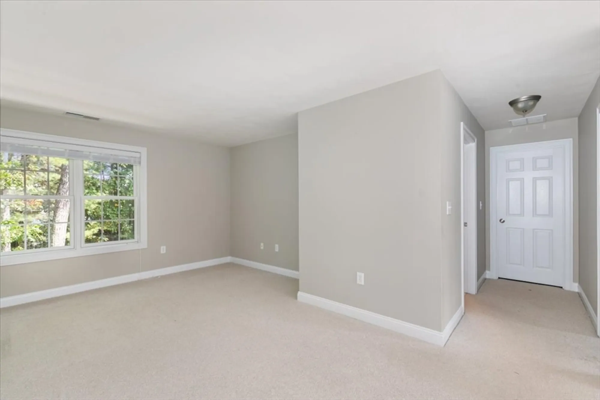 Property Slideshow image 27 of 42 | 13 hastings cir, Methuen, MA, 01844