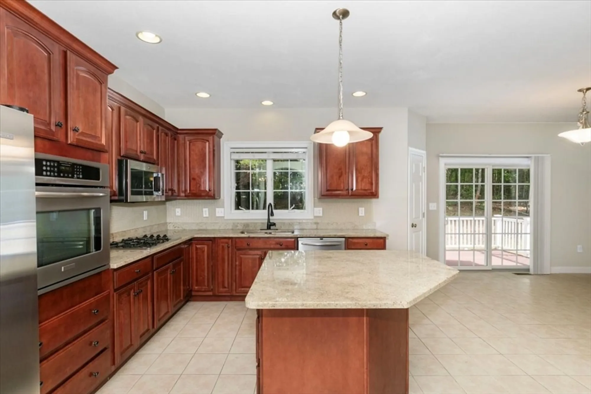 Property Slideshow image 16 of 42 | 13 hastings cir, Methuen, MA, 01844