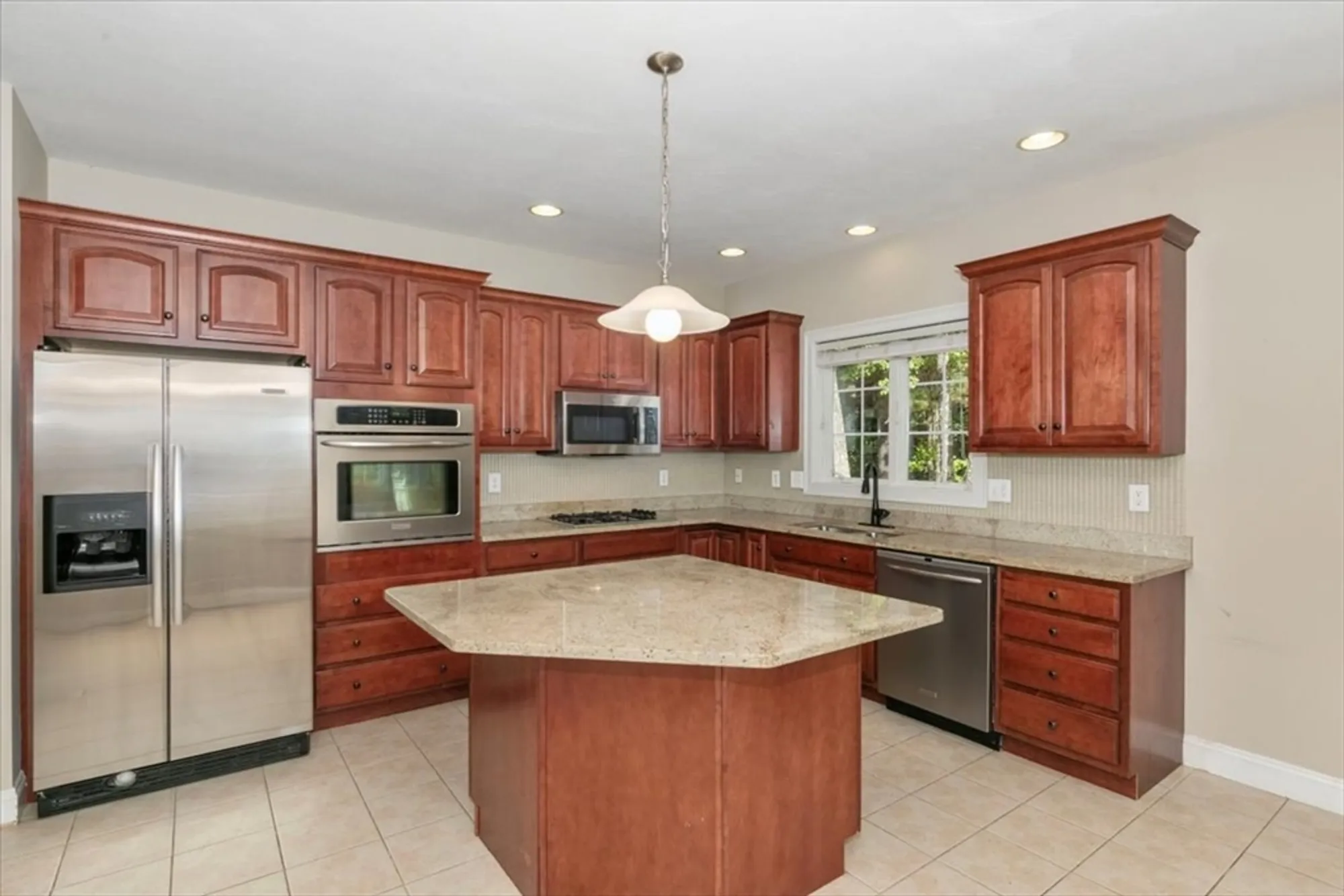 Property Slideshow image 12 of 42 | 13 hastings cir, Methuen, MA, 01844