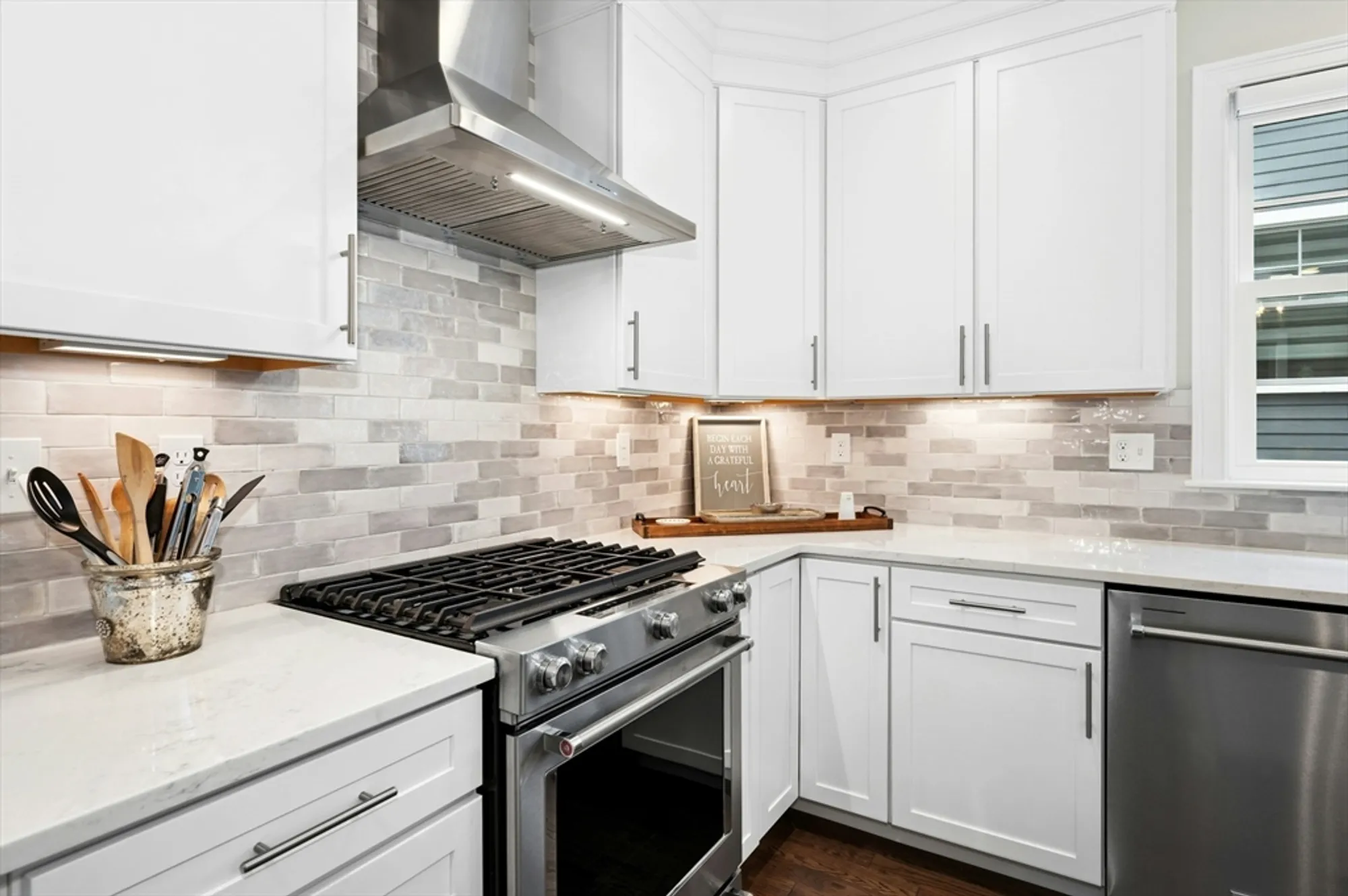 Property Slideshow image 7 of 42 | 71 weston ln # 71, Hopkinton, MA, 01748