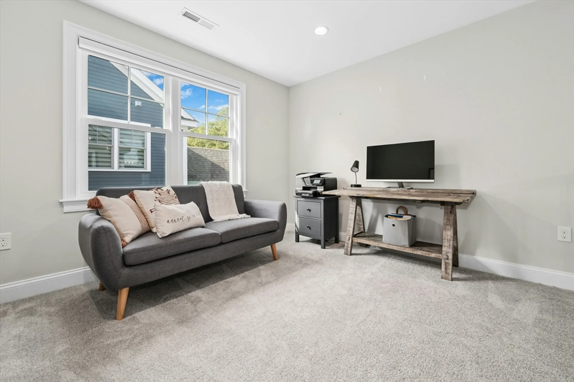 Property Slideshow image 24 of 42 | 71 weston ln # 71, Hopkinton, MA, 01748