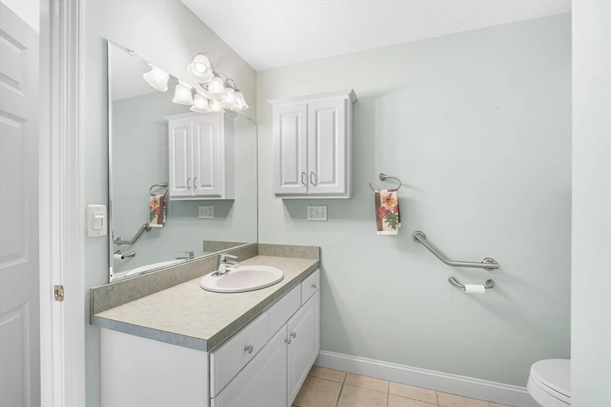 Property Slideshow image 14 of 32 | 877 auburnville way d4, Whitman, MA, 02382