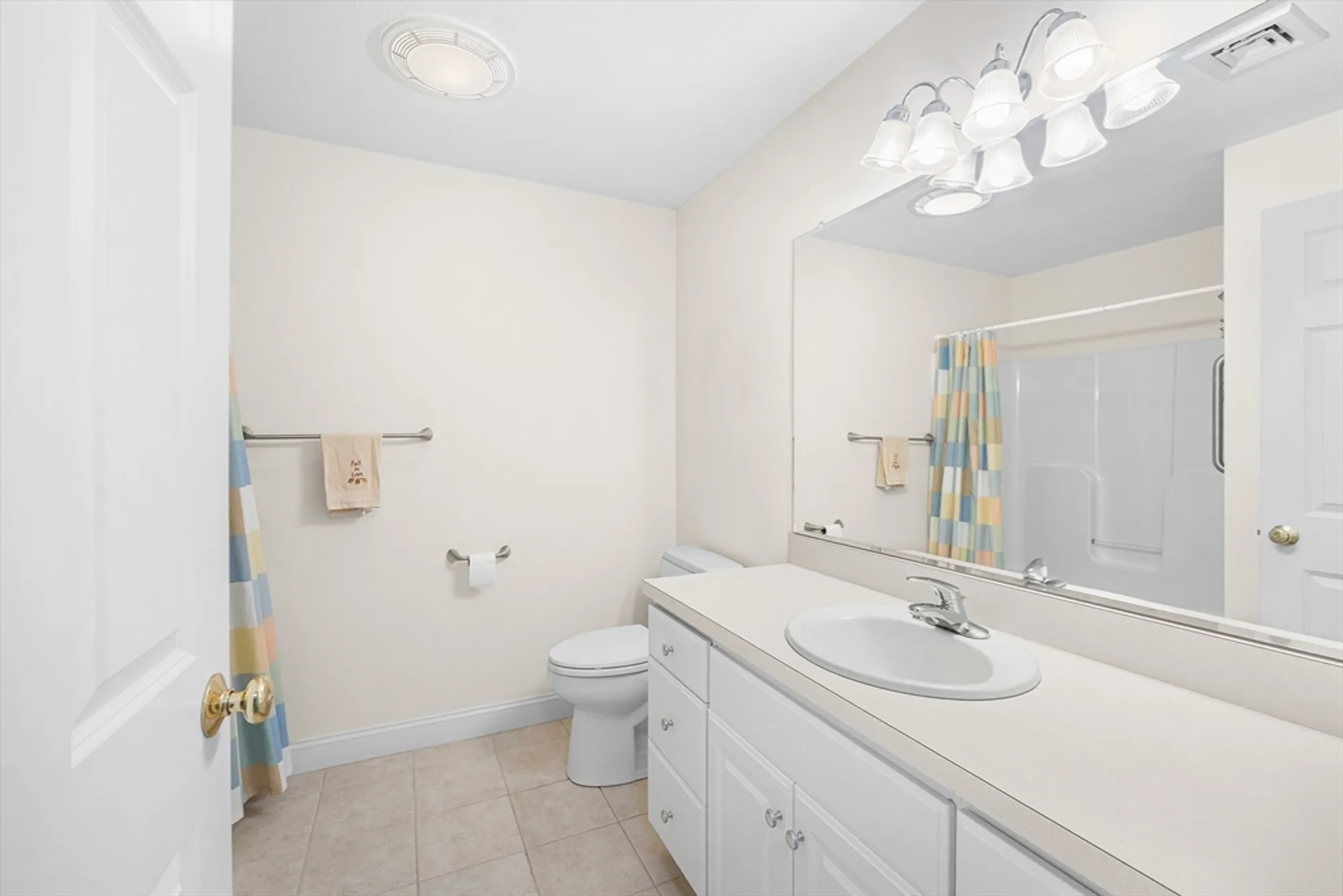 Property Slideshow image 25 of 32 | 877 auburnville way d4, Whitman, MA, 02382