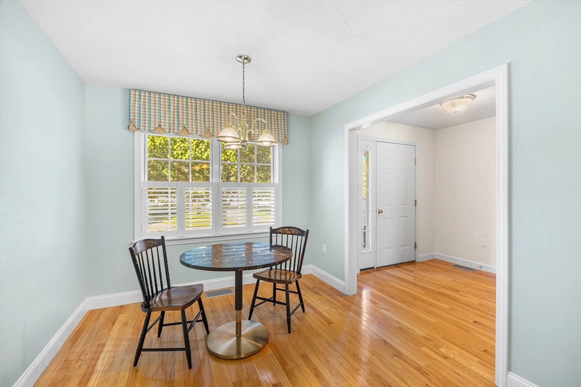 Property Slideshow image 5 of 32 | 877 auburnville way d4, Whitman, MA, 02382