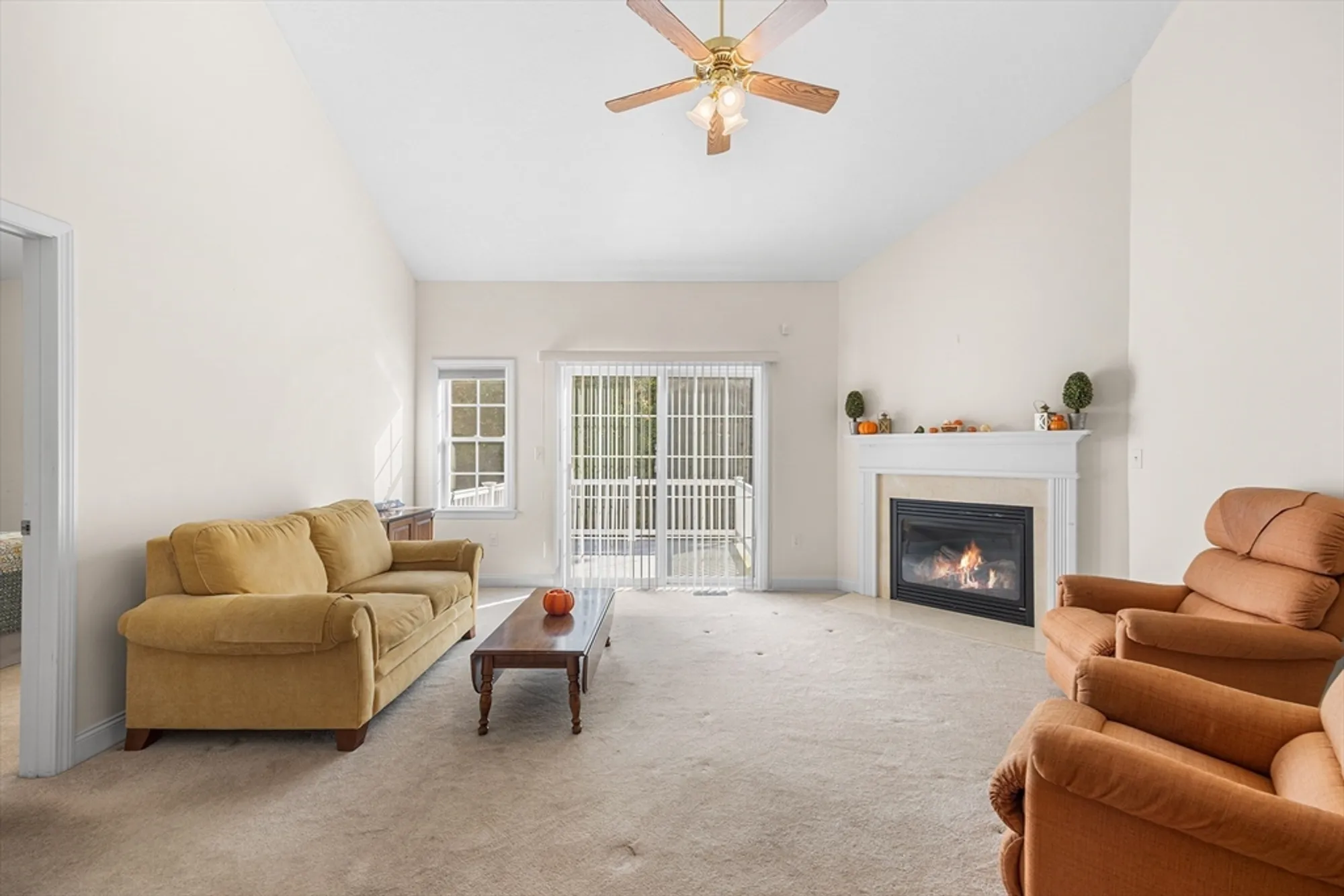 Property Slideshow image 9 of 32 | 877 auburnville way d4, Whitman, MA, 02382